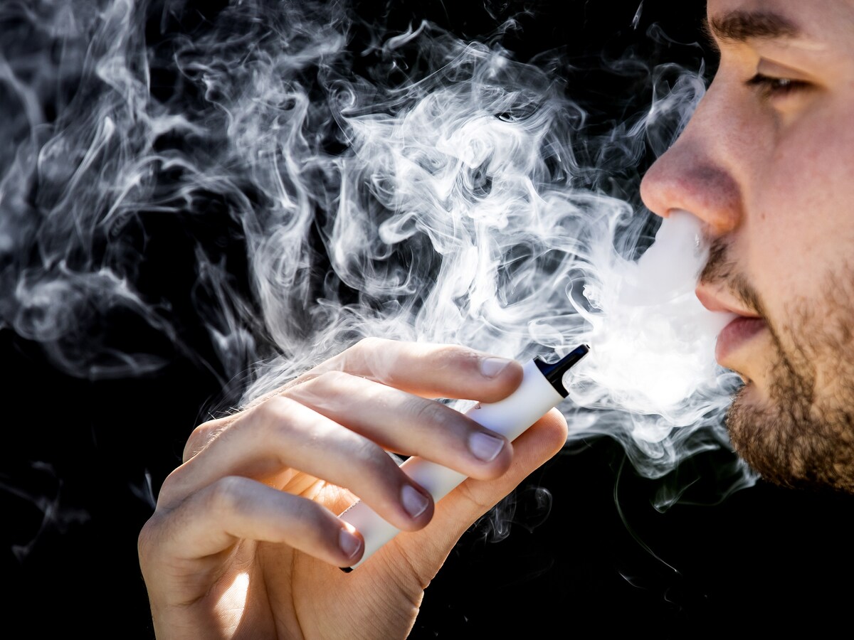 Vapes zijn zo verslavend dat jongeren er ook 's nachts mee doorgaan | Trouw