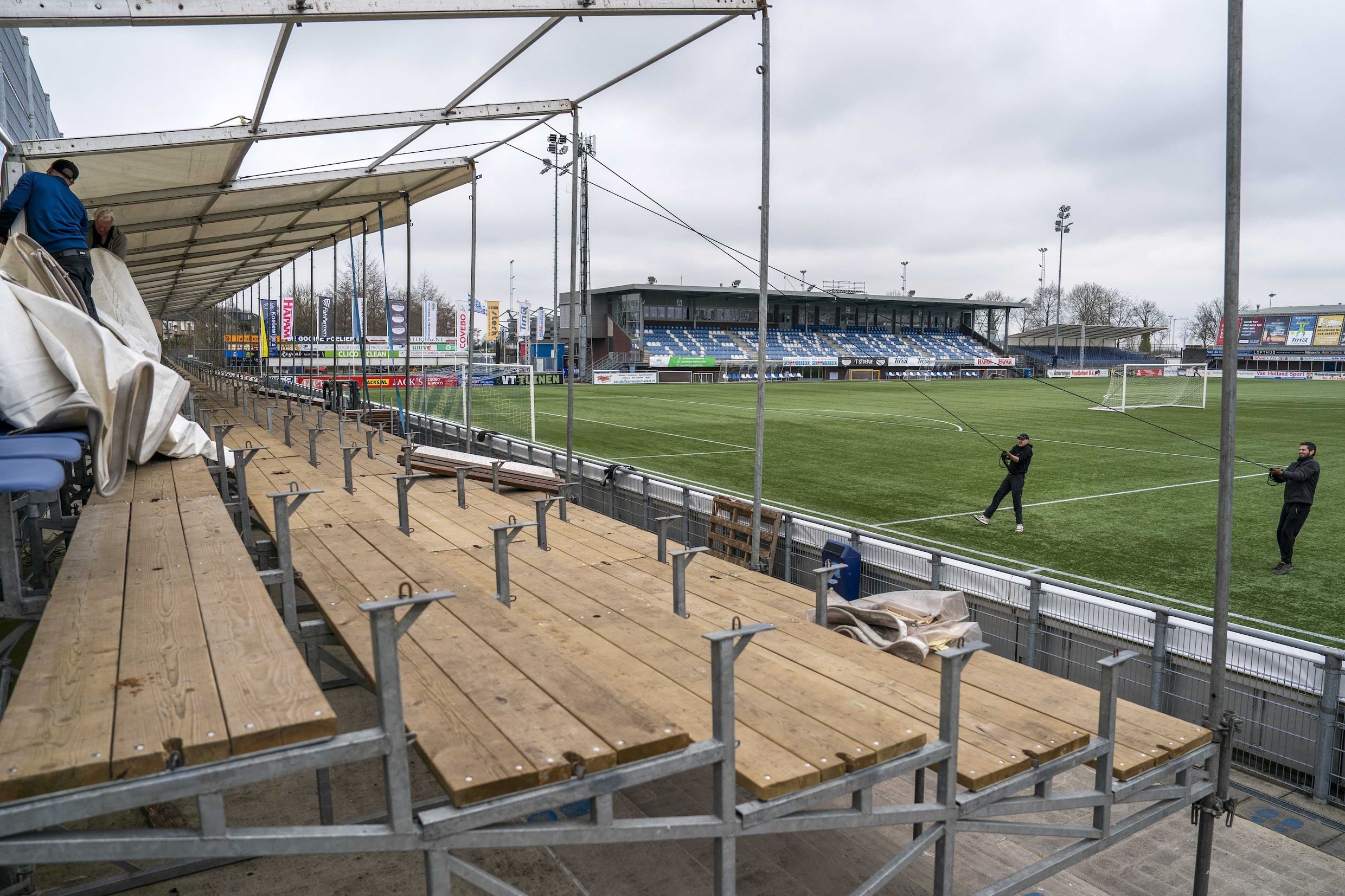 het-spakenburgse-dna-wij-tegen-de-rest-van-de-wereld-trouw