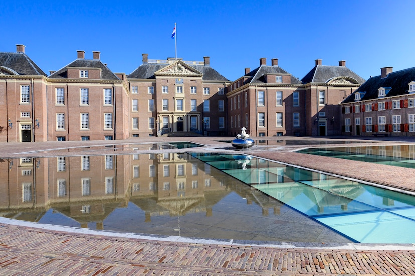 Paleis Het Loo dateert uit de 17e eeuw. Het is een museum waar het koninklijke verleden vanuit diverse invalshoeken wordt belicht.