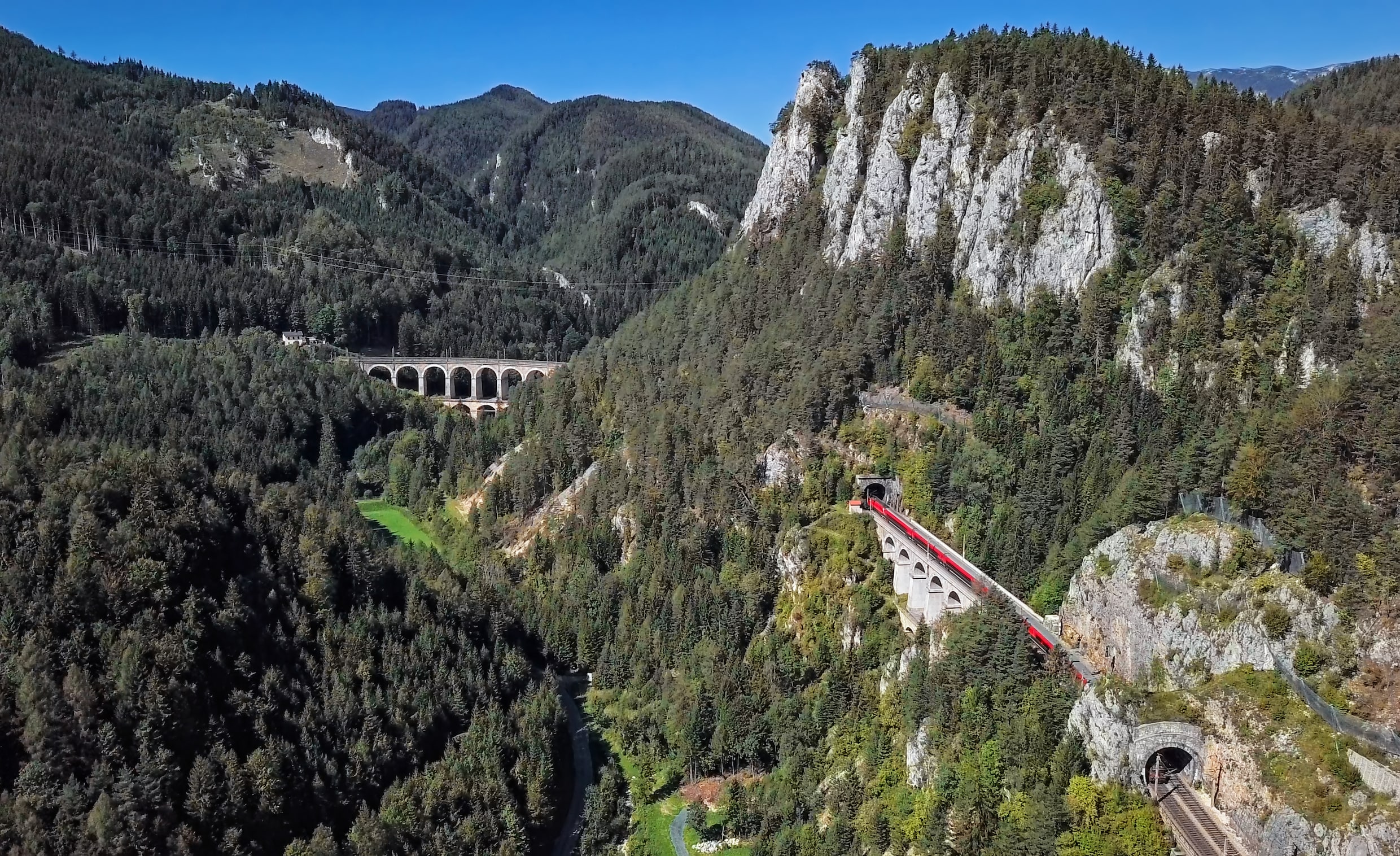 Kronkel mee met de Semmeringbahn, de mooiste treinreis van Oostenrijk