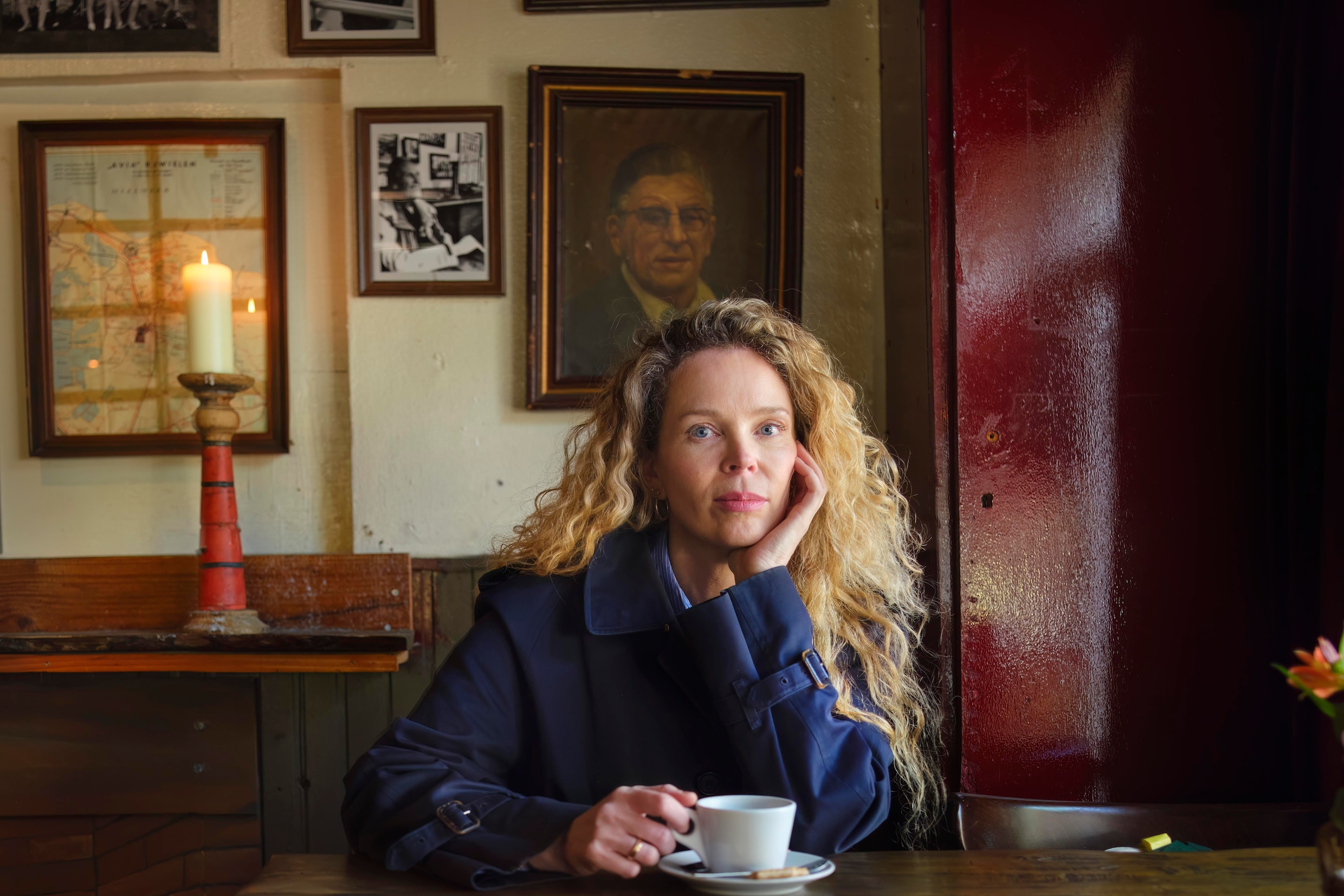 Roxane van Iperen ‘Eer uw vader en uw moeder is een holle frase’ Trouw