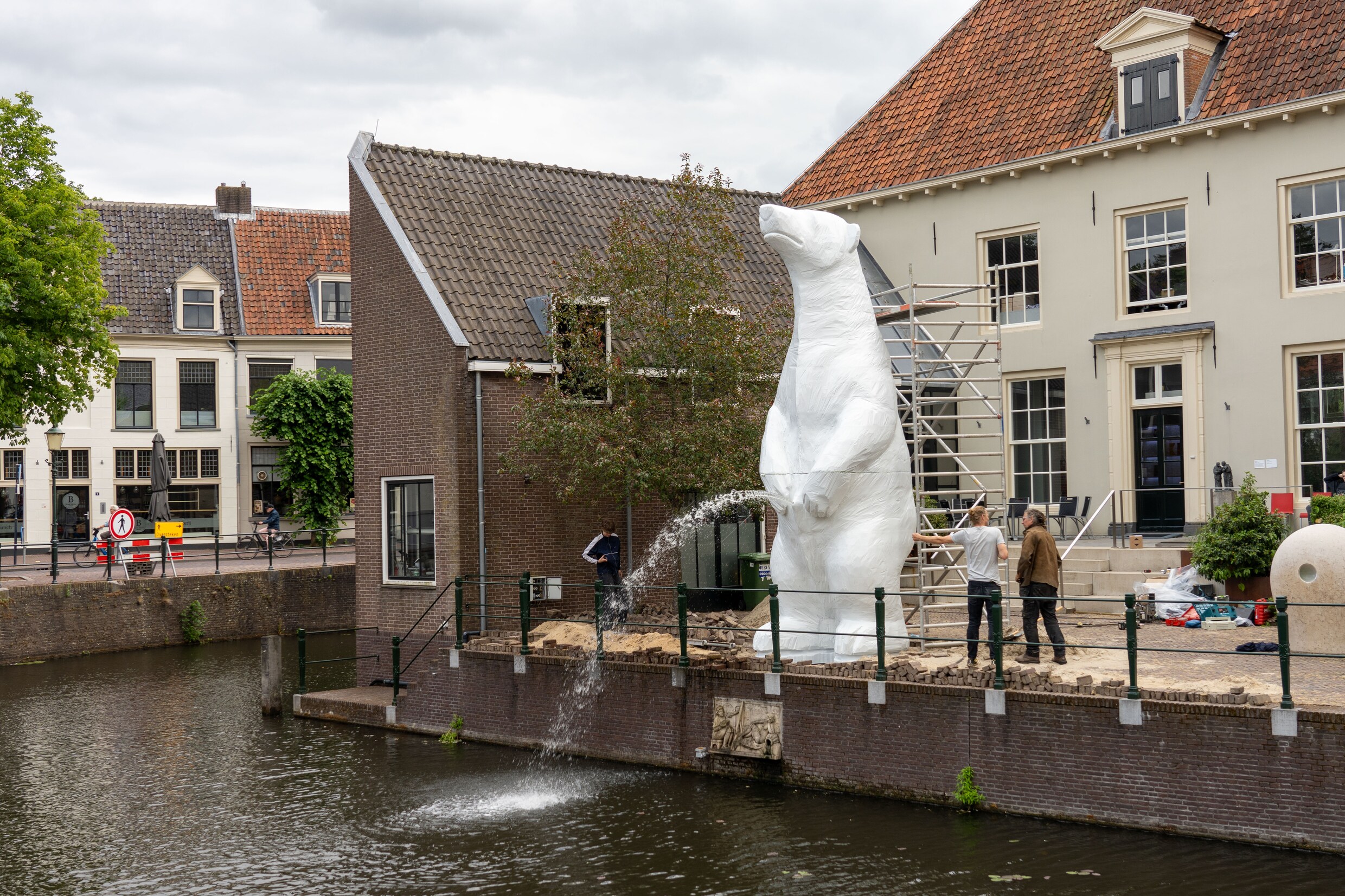 Plassende Ijsbeer Moet Het Voortaan Maar Ophouden Trouw