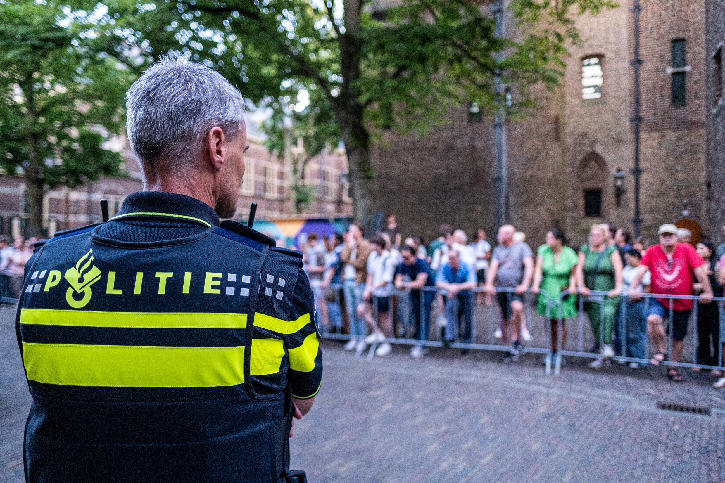 Even spieken in het systeem? Dat doet ook de politieagent weleens | Trouw