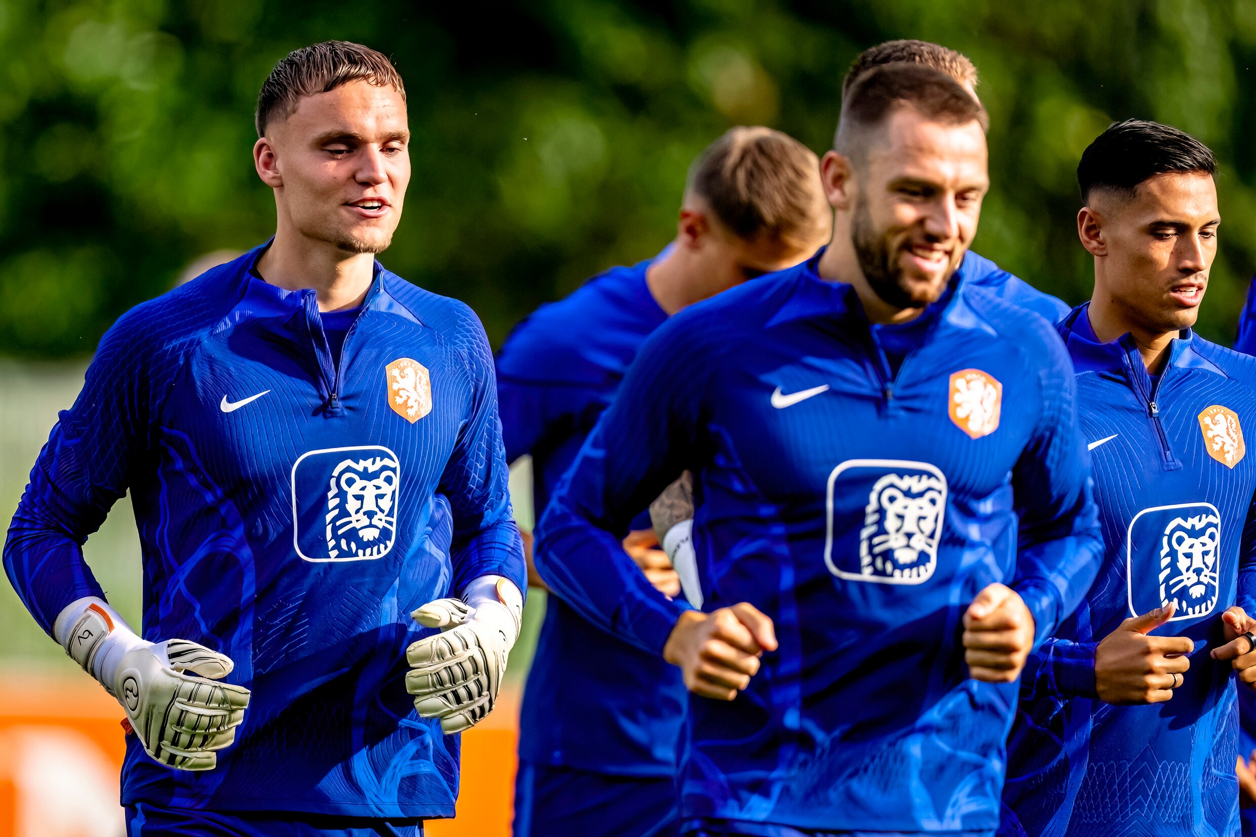 Oranje-keeper Bart Verbruggen (21) heeft geen babysitter nodig op weg ...