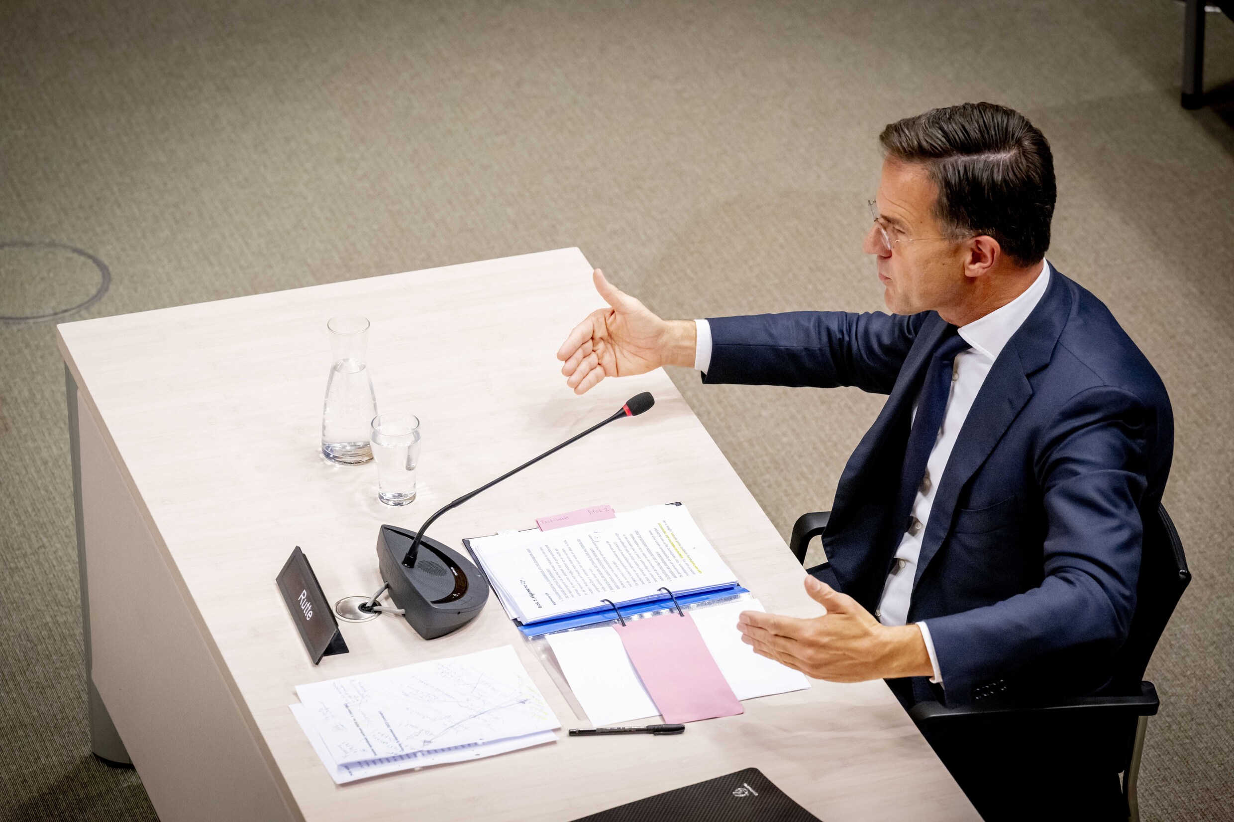 Mark Rutte verdedigt met verve zijn strengere fraudebeleid | Trouw