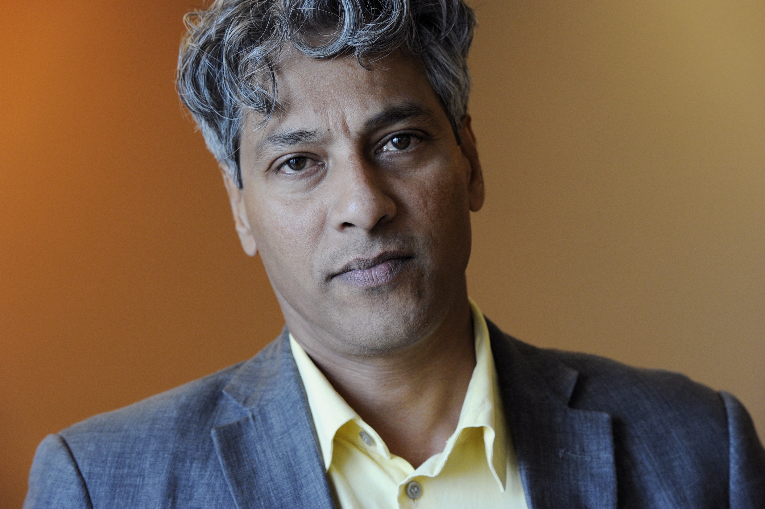 Anil Ramdas, een vreemdeling, waar hij ook ging | Trouw