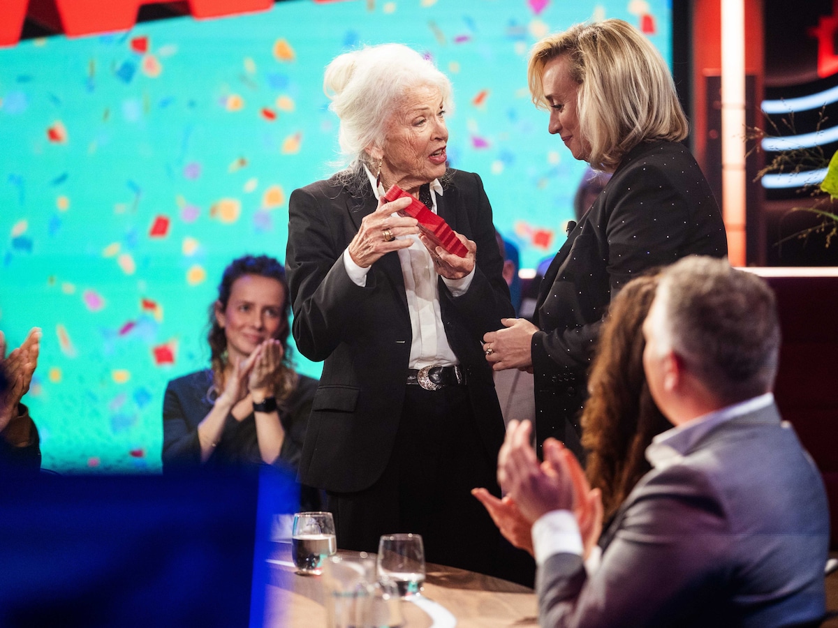 Eva Jinek wint Sonja Barend Award voor interview met Camille van Gestel |  Trouw