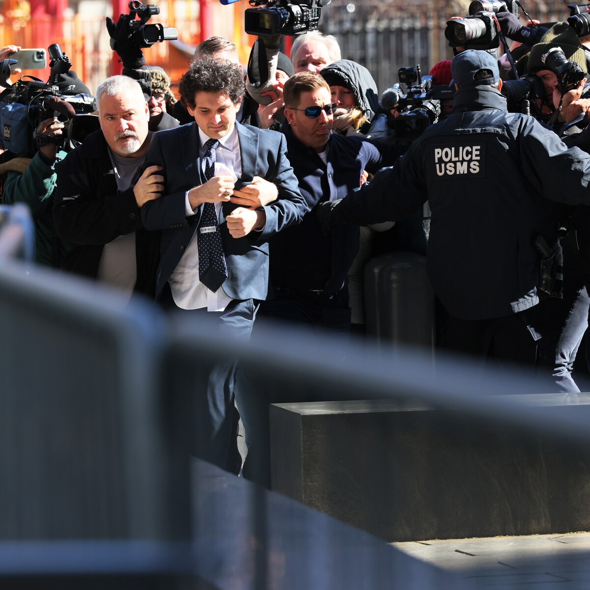 De sjofele kleren van de crypto-keizer | Trouw