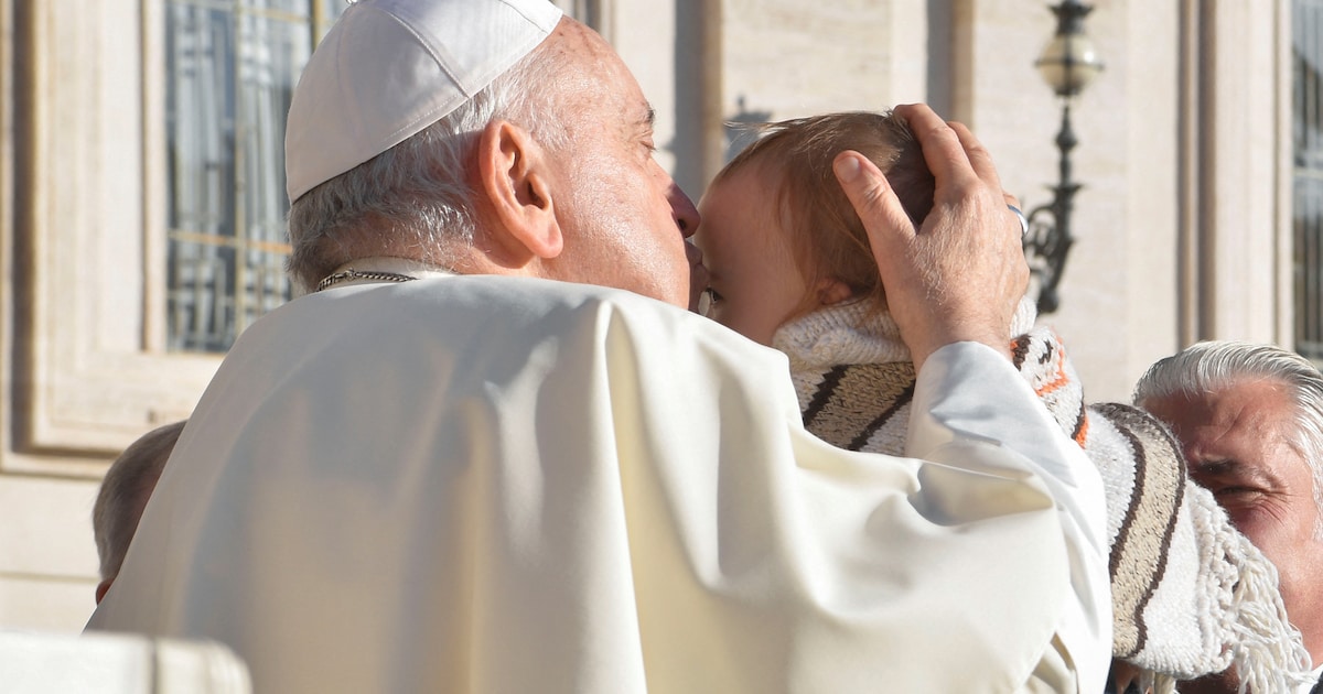 Vaticaan bevestigt: trans personen mogen gedoopt worden | Trouw