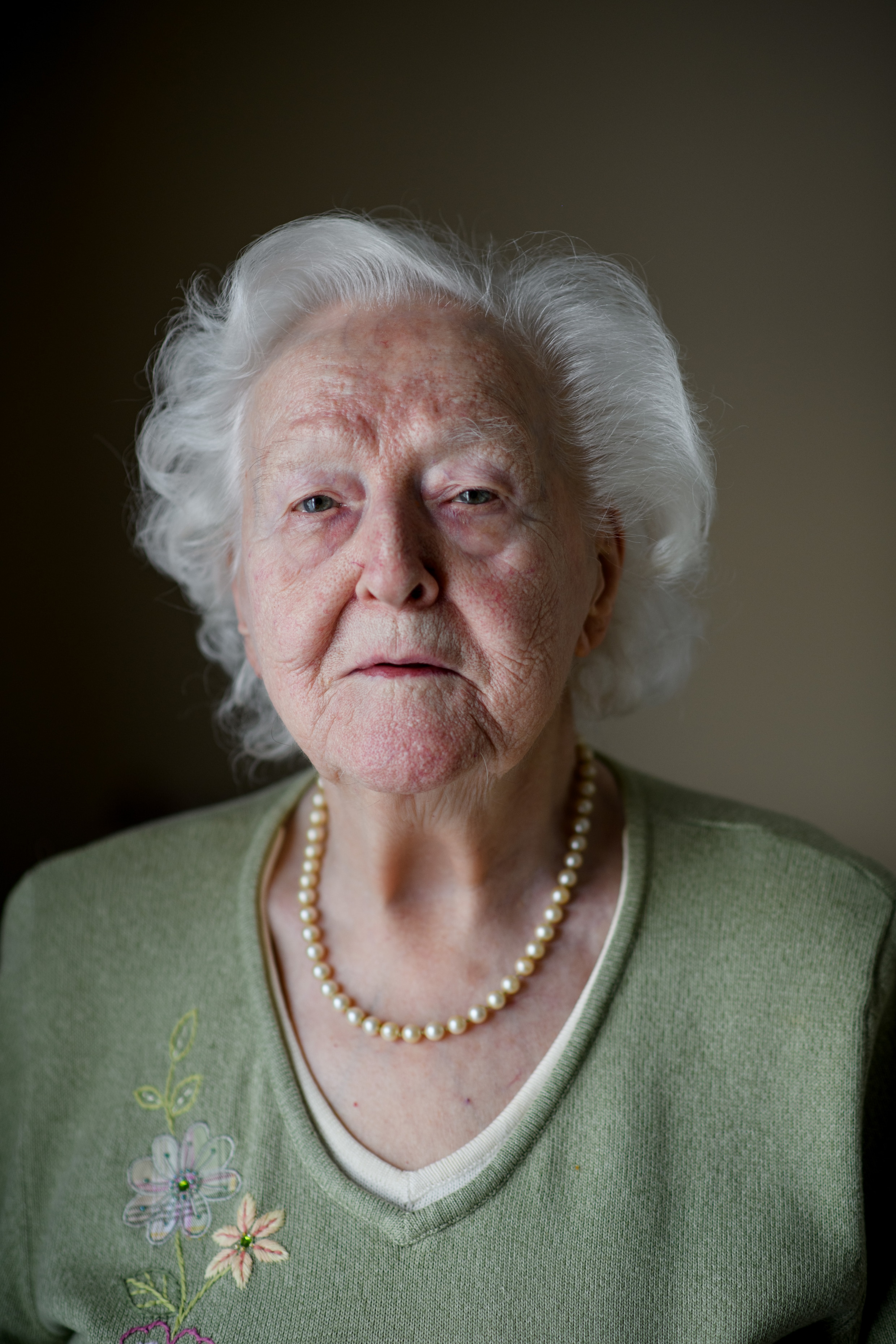 Verzetsvrouw Betsy van Zweden (96) ‘Ik was zo in de val gelopen met mijn tas vol krantjes’ Trouw