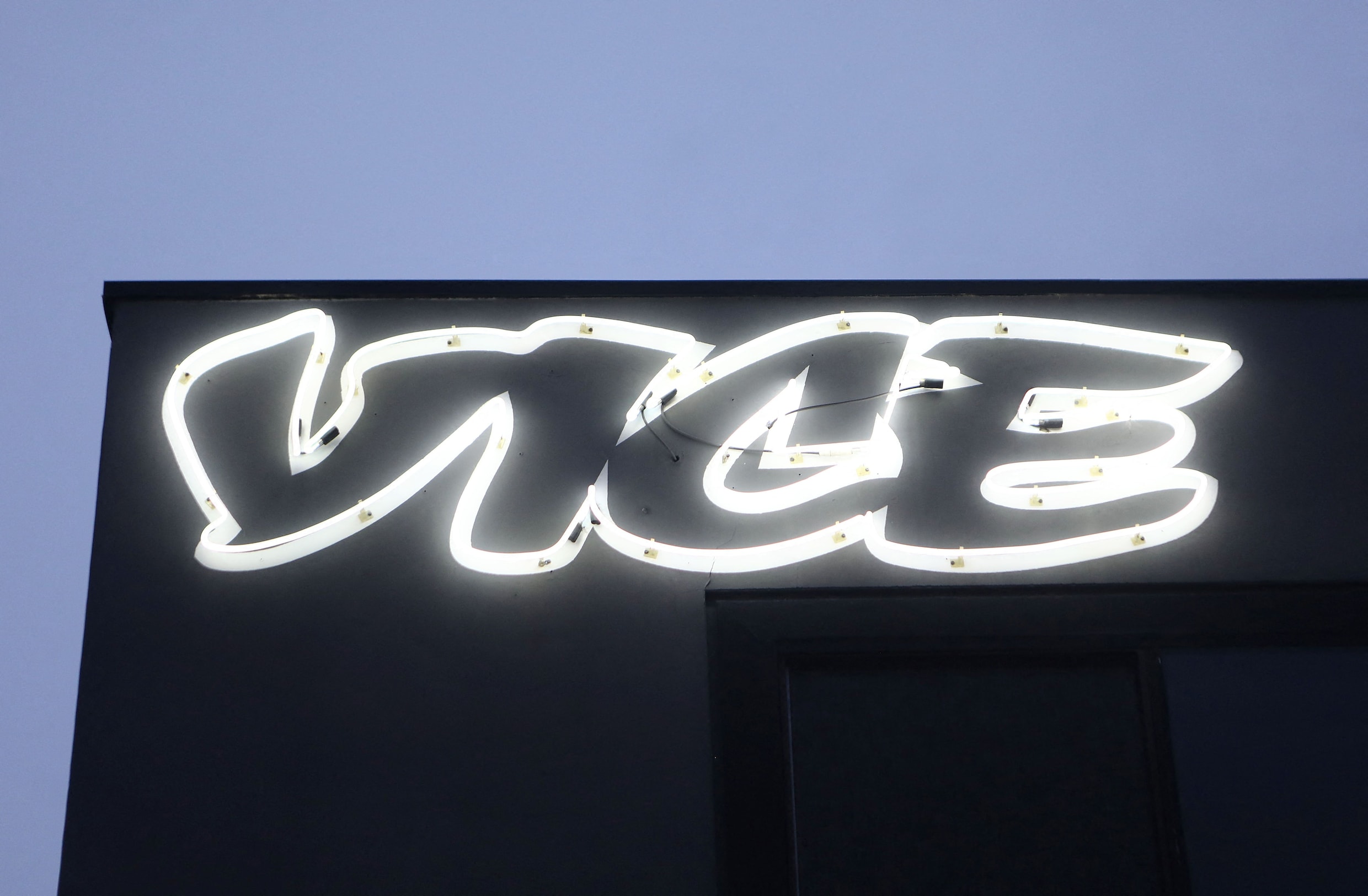 Vice Media scoorde onder jongeren met verhalen over drugs en seks, maar  stopt nu met website | Trouw