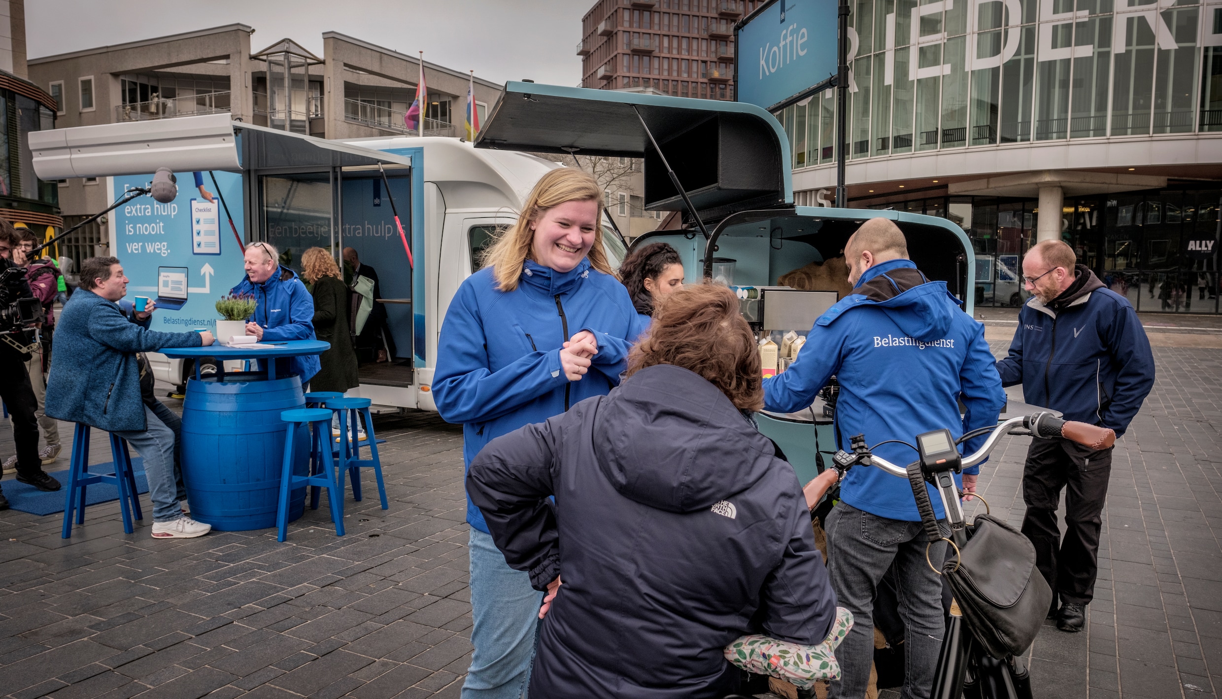 de-belastingdienstbus-vertelt-je-vooral-waar-je-w-l-hulp-kunt-krijgen
