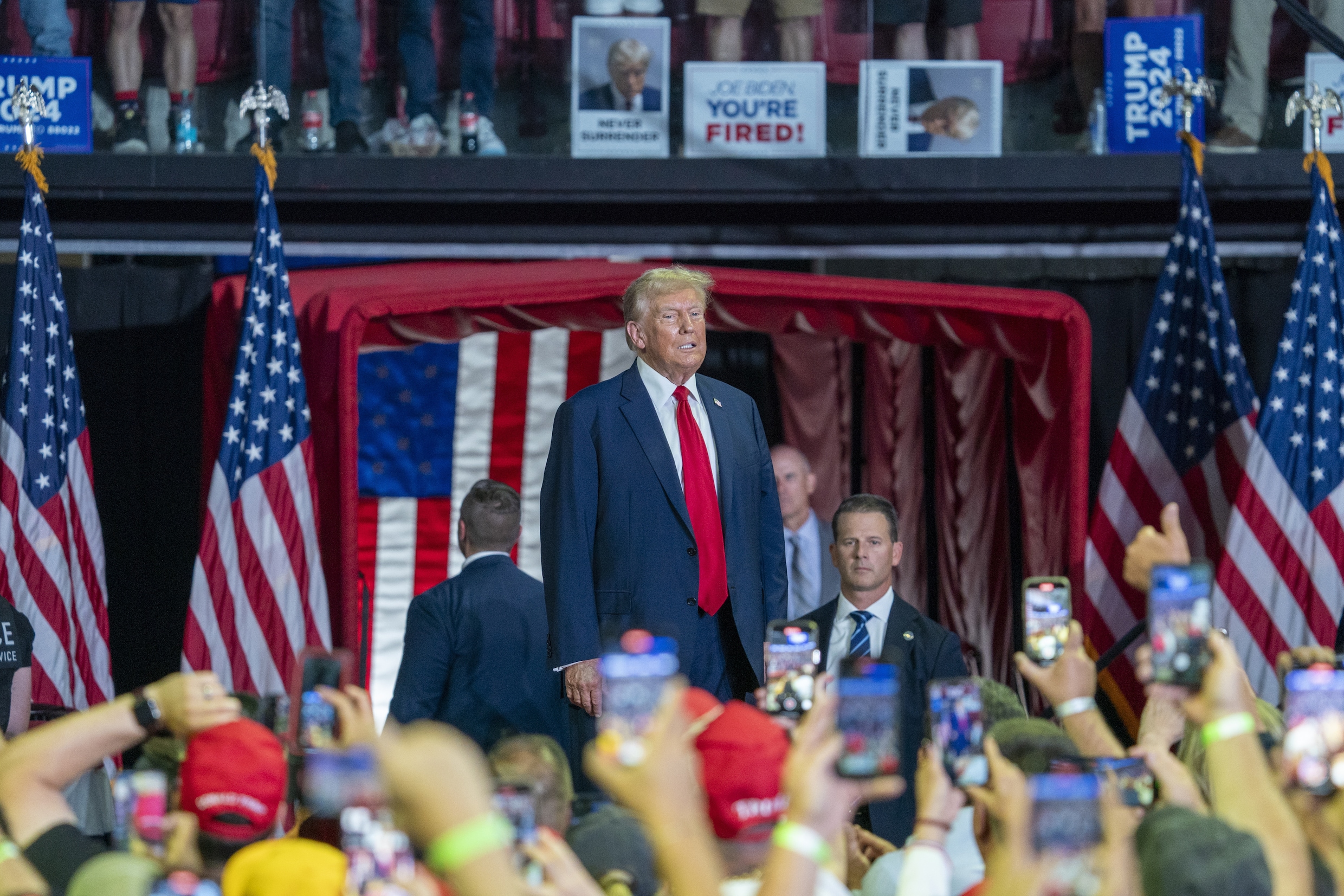 Donald Trump zegt running mate te hebben gekozen, maar houdt naam nog ...