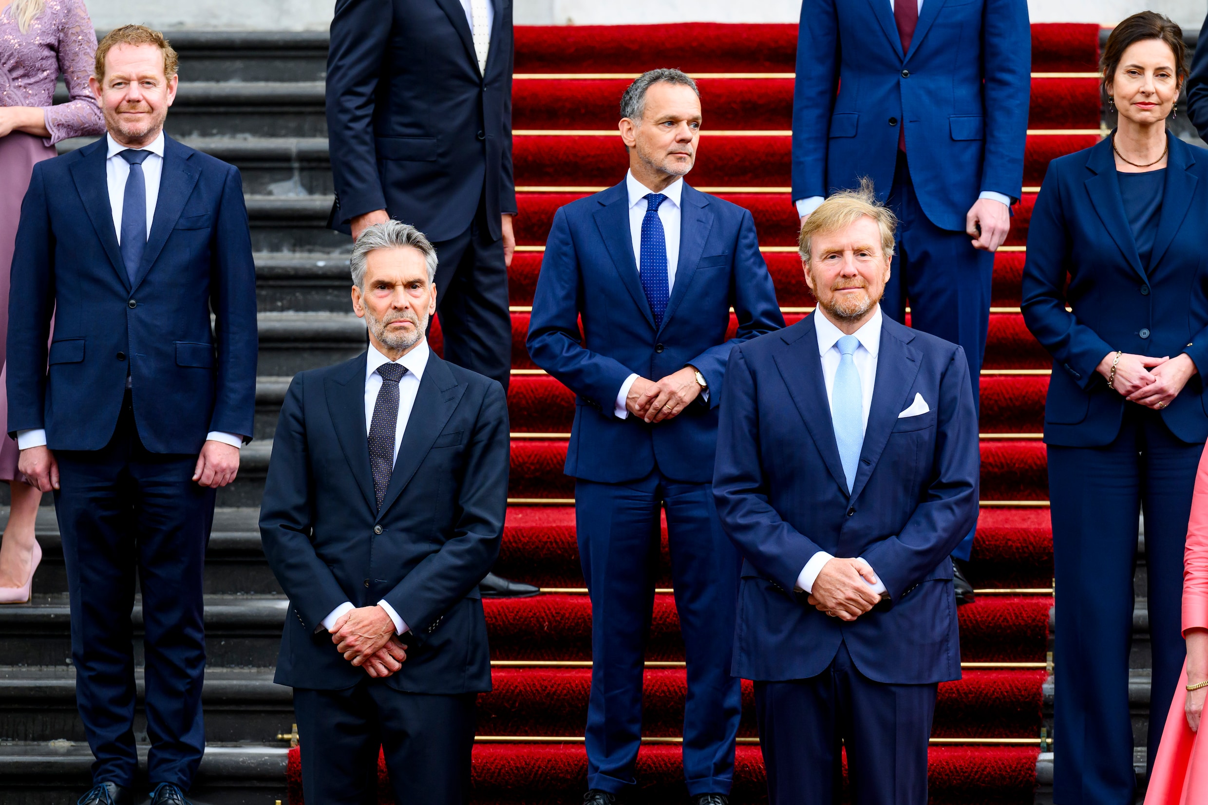 Handen gevouwen of vinger vast? Dit vertelt de lichaamstaal van nieuwe