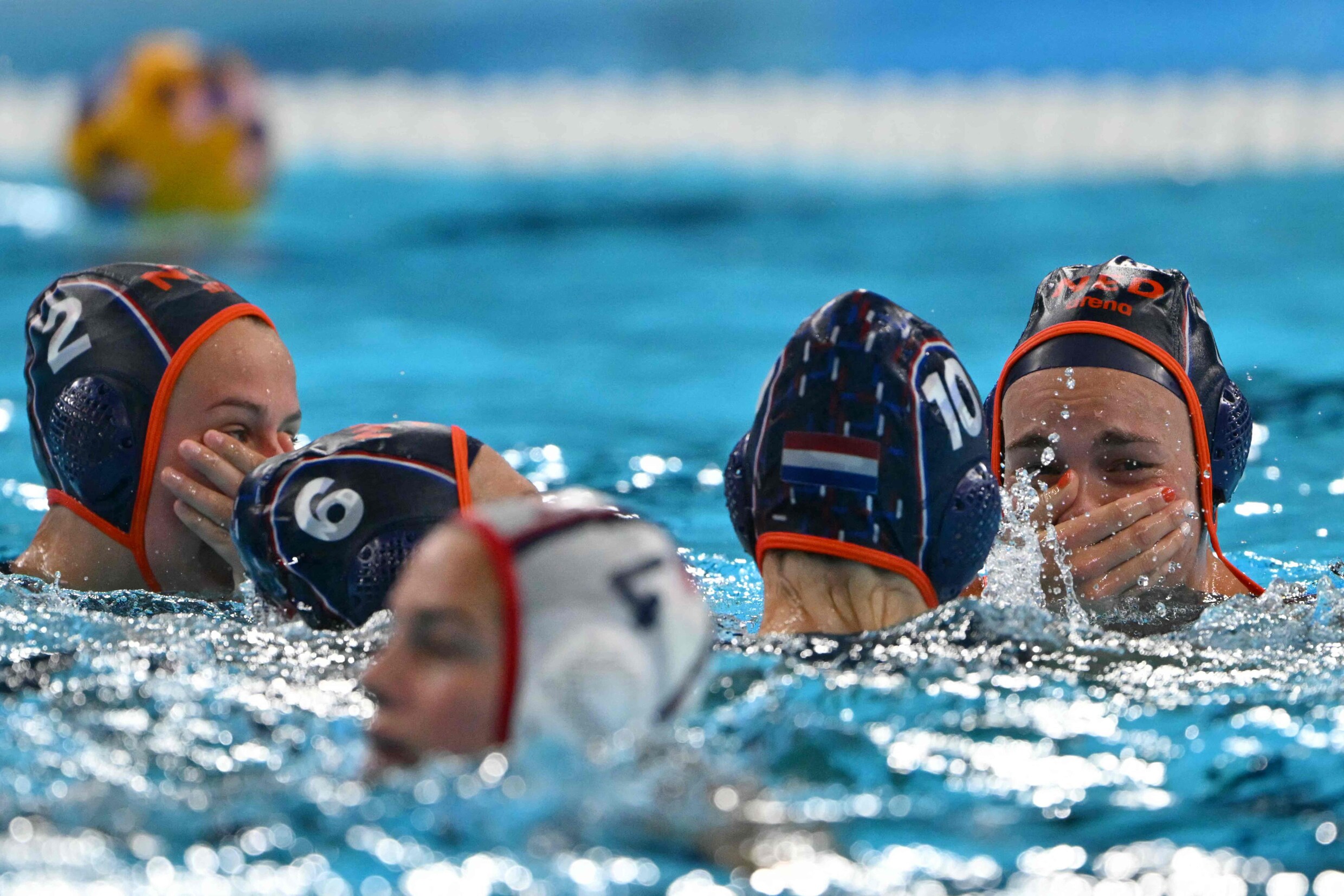 Met een gouden instelling winnen de waterpolosters brons op de