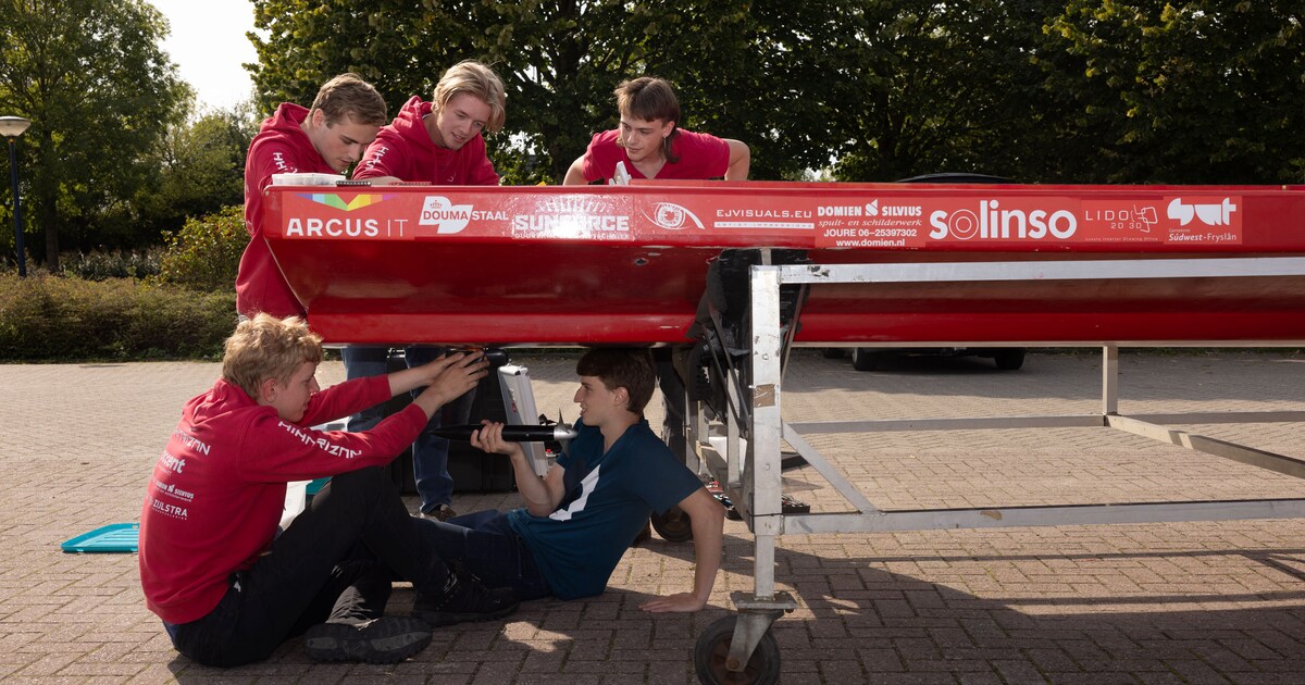 Uren knutselen aan een zelfgemaakte zonneboot; ook als het even niet werkt, gaan deze Friese student