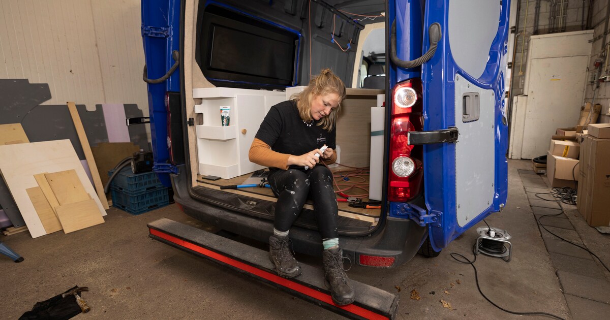 Busjes ombouwen tot camper; Anne Aardenburg (25) wordt er blij van