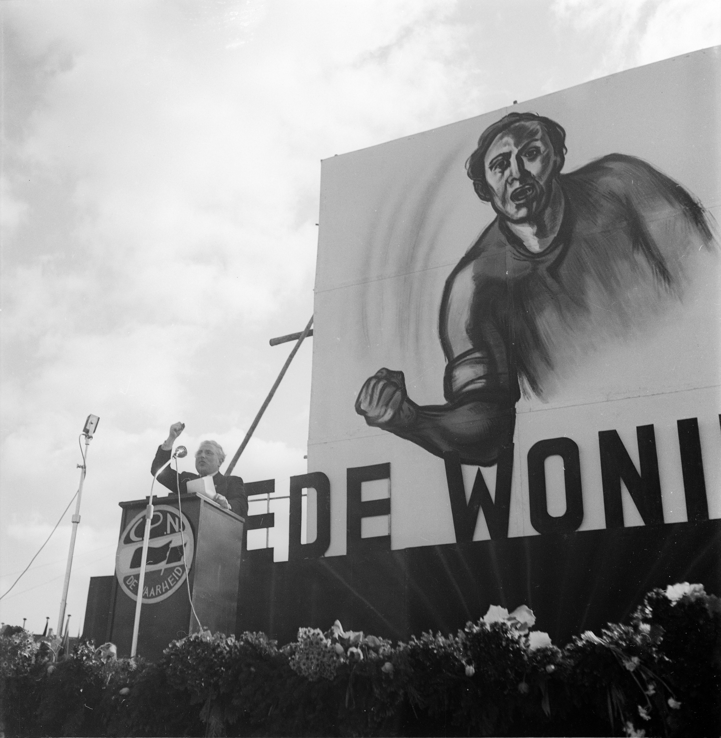 Is ‘Rode Kameraden’ een geschiedenis van tachtig jaar Nederlands ...
