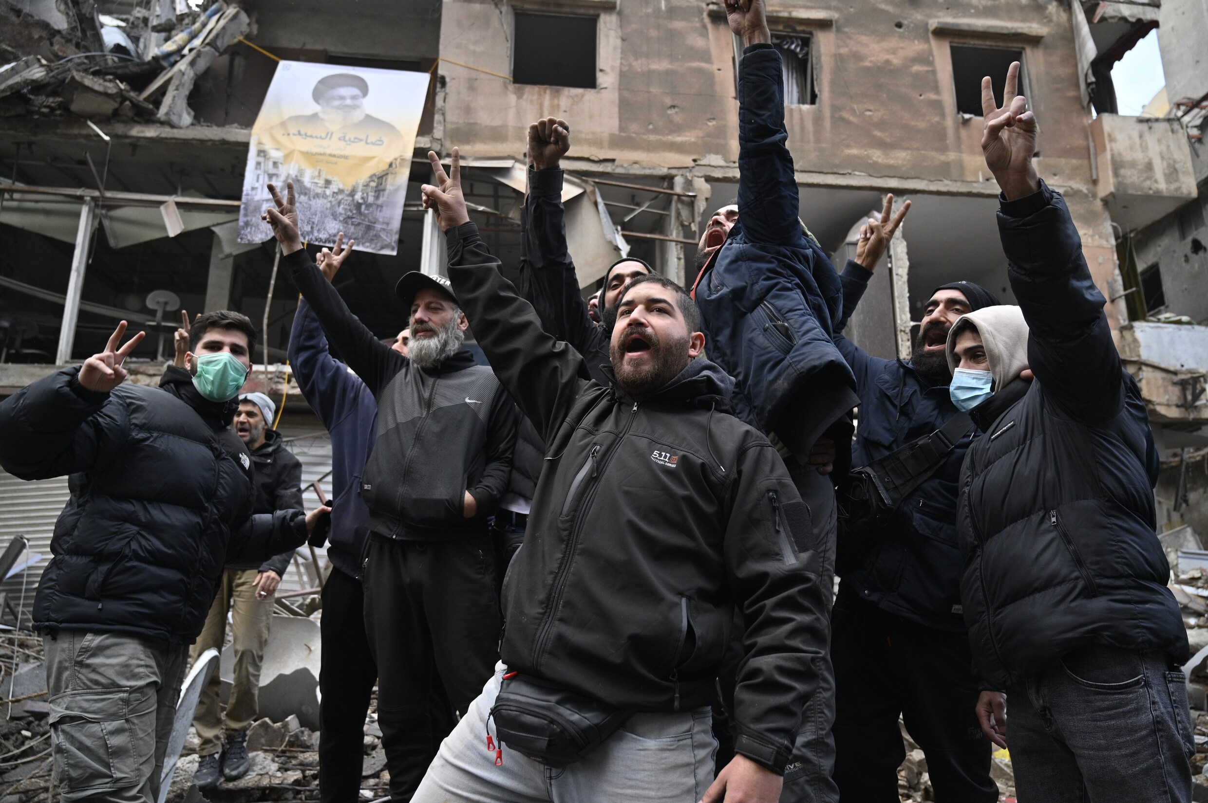 Live Midden Oosten Mausoleum Van Vader Assad In Brand Gestoken Trouw