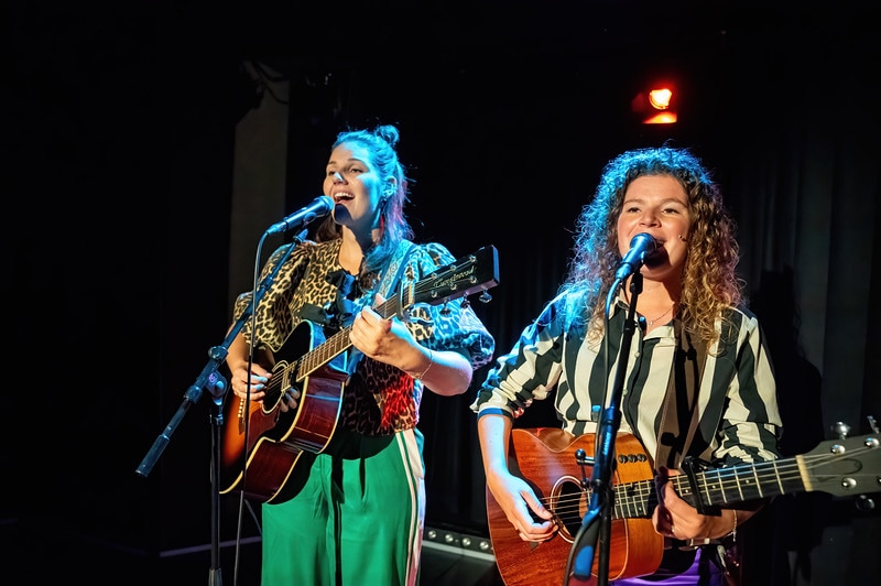 Cabaretduo Spruijt & Opperman steekt de draak met zingeving. ‘Echt iets ...
