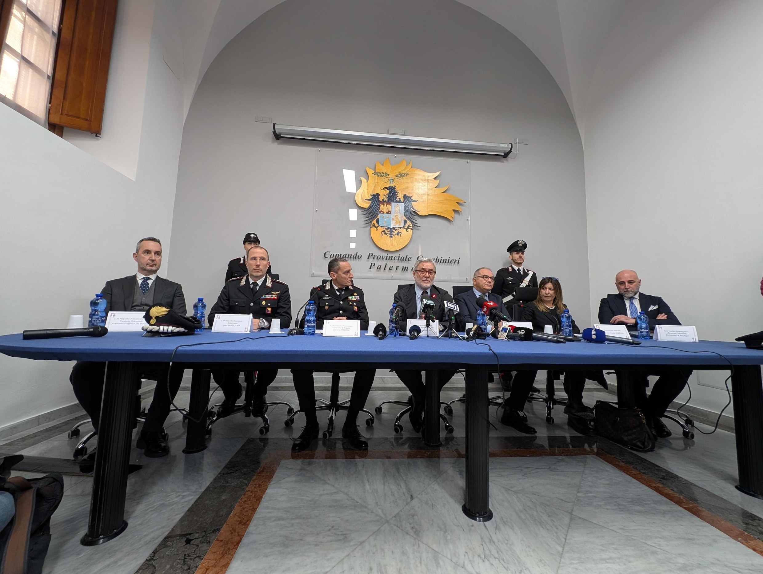 Grootste inval bij een maffiagroep in jaren deert cosa nostra weinig – met  dank aan Nederland | Trouw