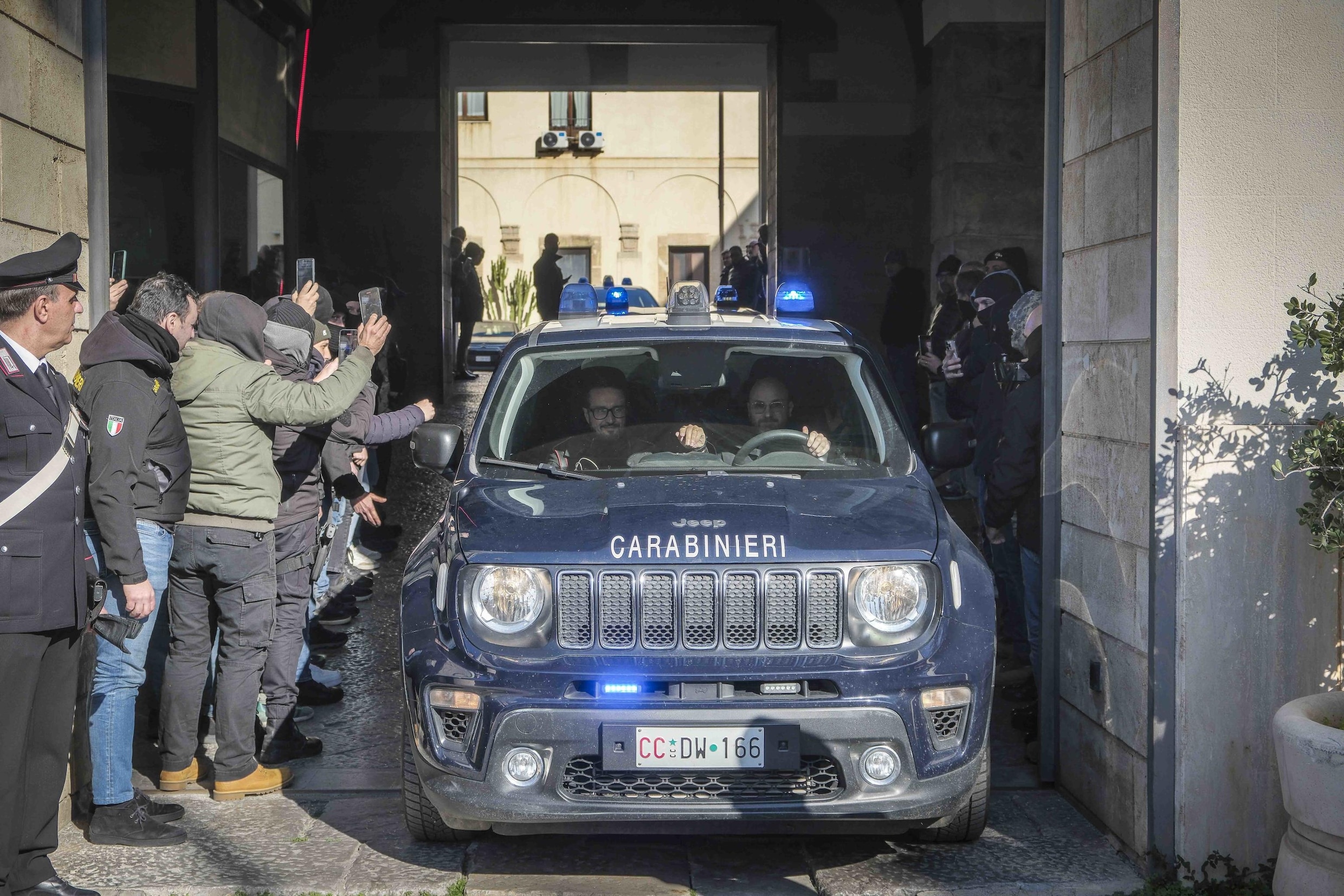 Grootste inval bij een maffiagroep in jaren deert cosa nostra weinig – met  dank aan Nederland | Trouw