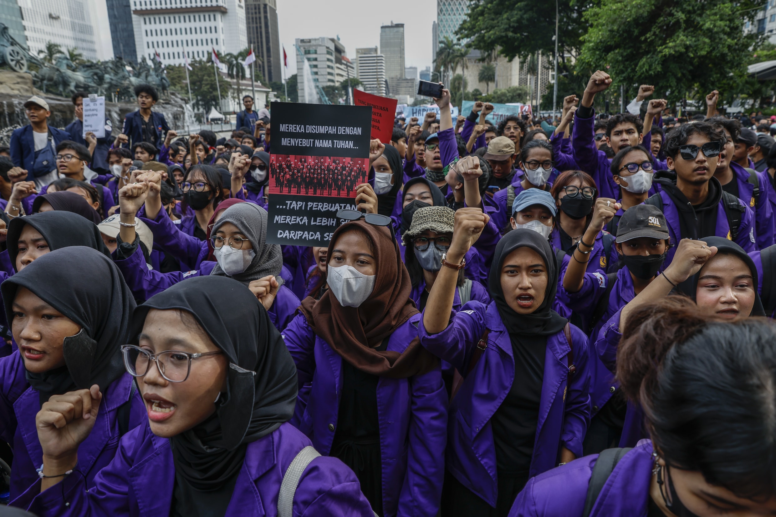 Indonesische studenten gaan de straat op tegen de dure plannen van ...