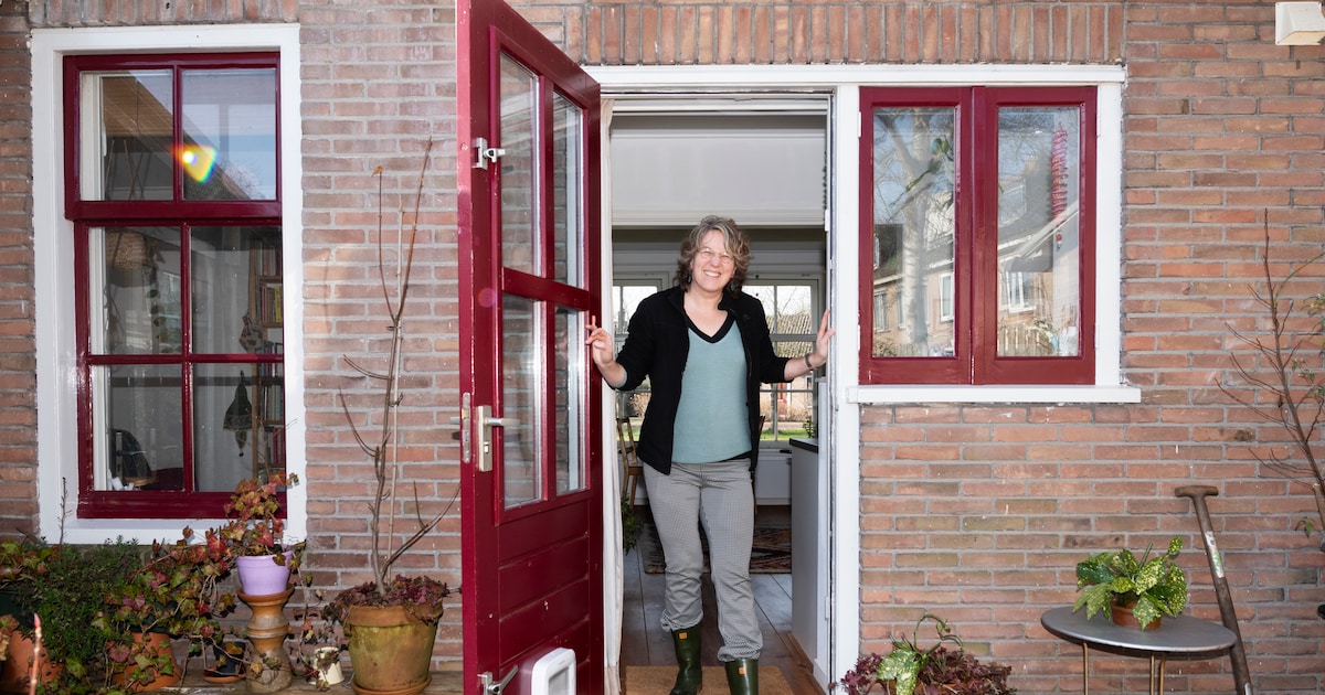 Sarah (49) zoekt een man met linkse inborst, die in contact staat met zijn gevoel