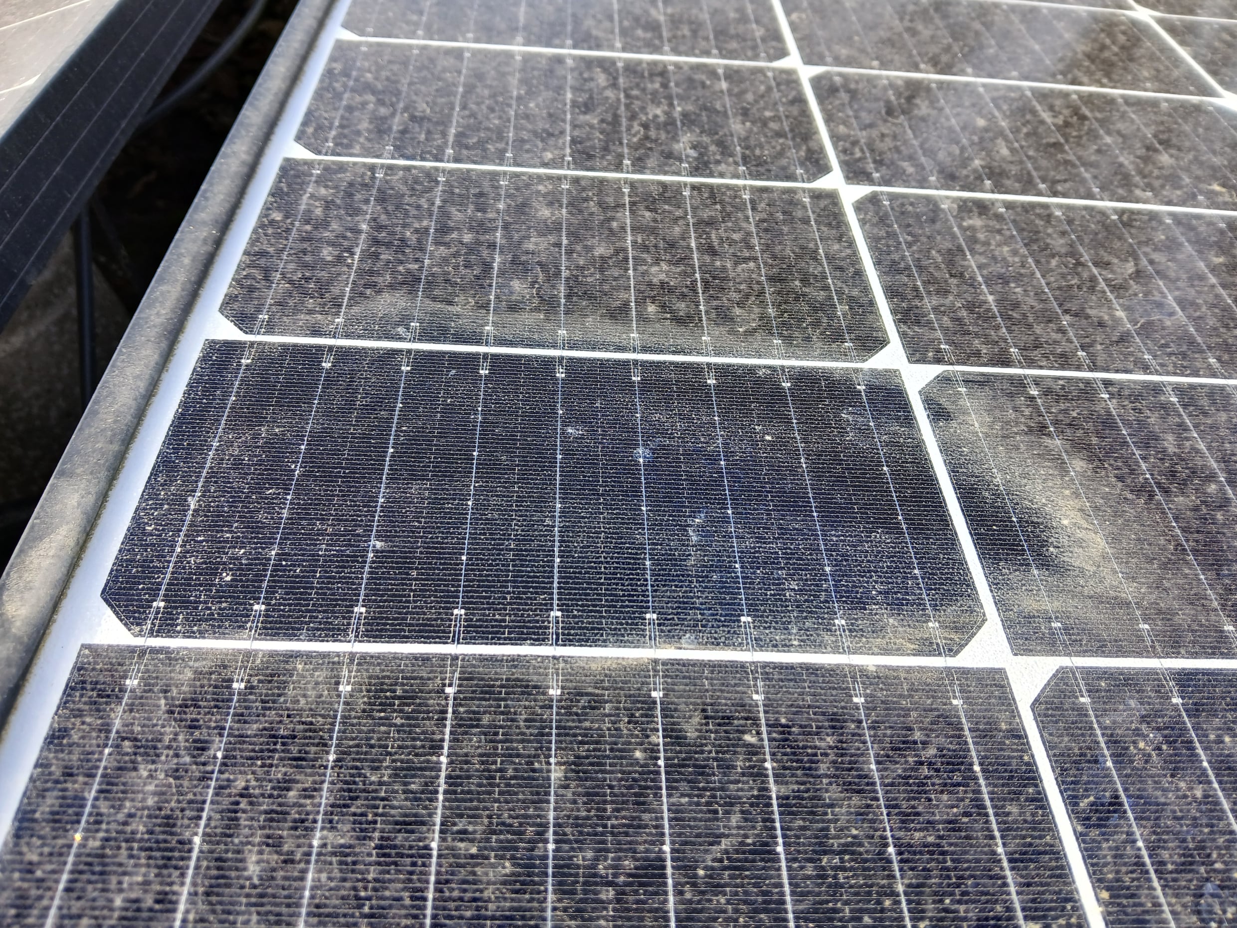 Afwasmiddel doet panelen glimmen, maar dat wil je niet Trouw