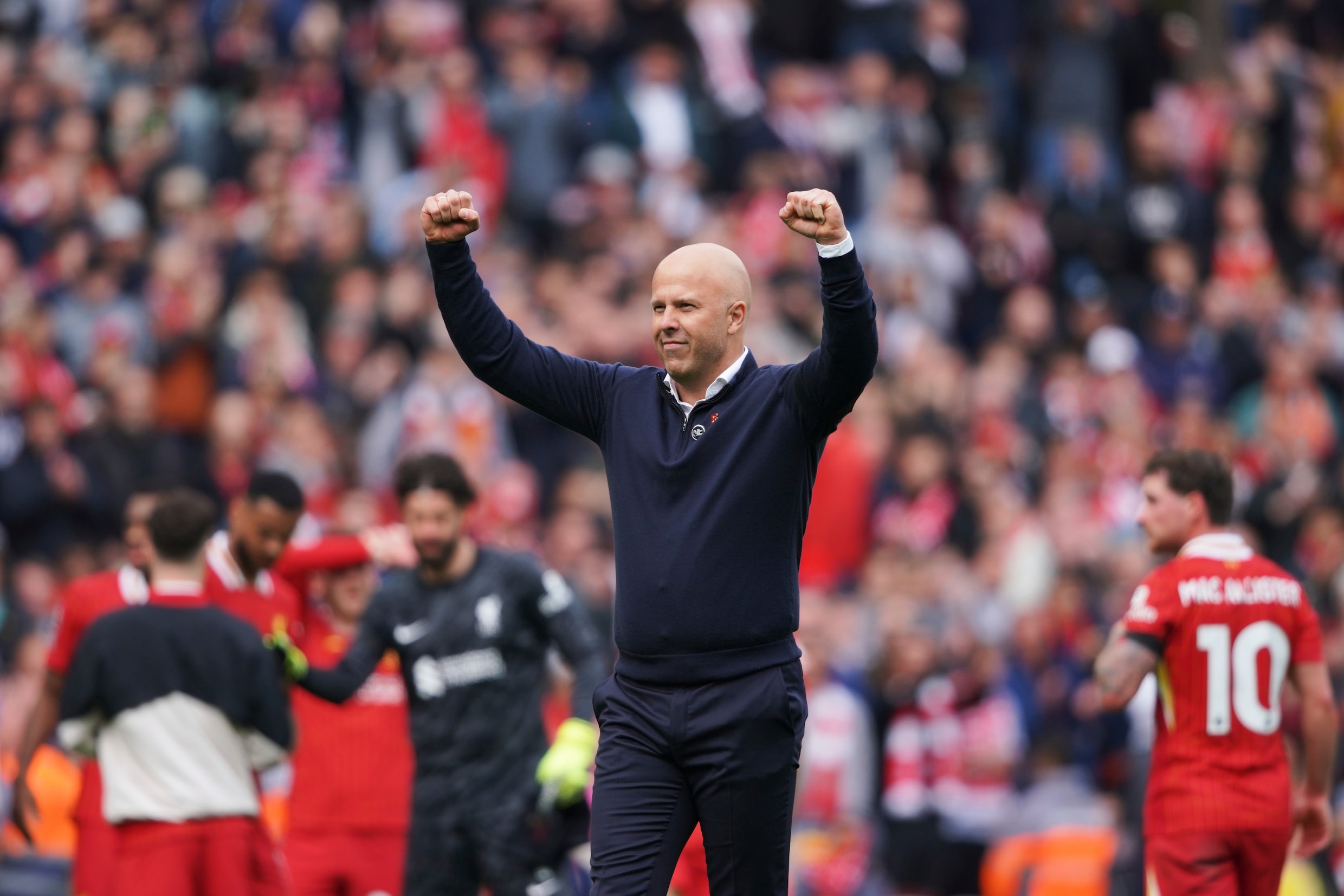 arne-slot-viert-de-overwinning-van-liverpool-op-west-ham-united