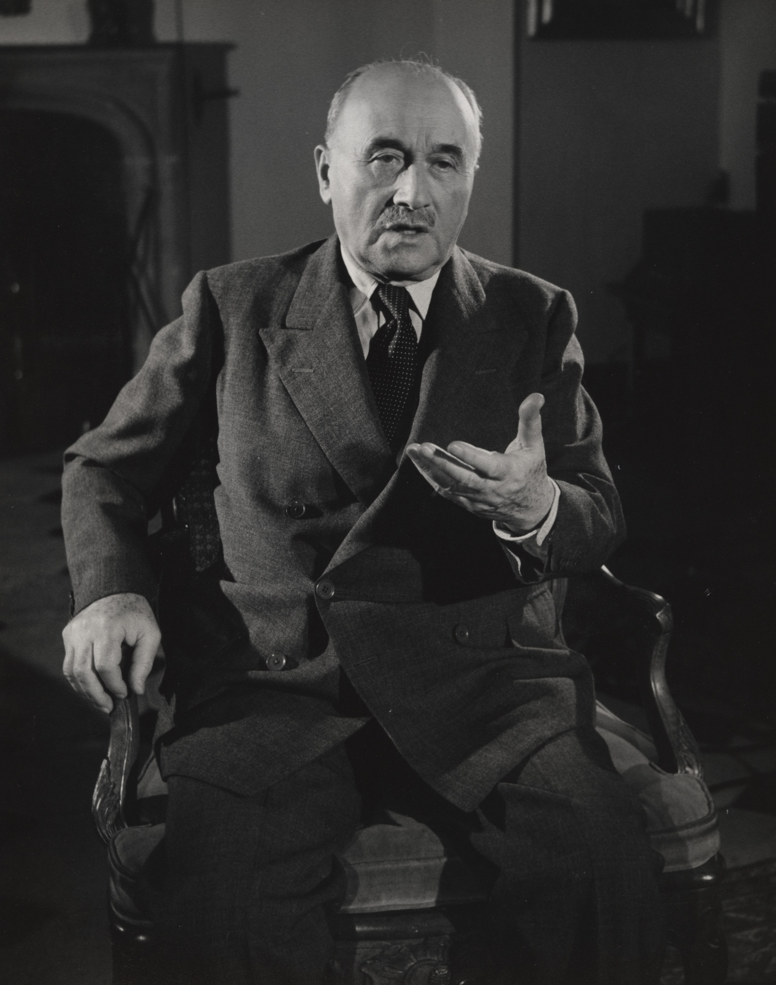 Toen Jean Monnet aan zijn bureautje de EU bedacht, wist hij al: je hebt ...