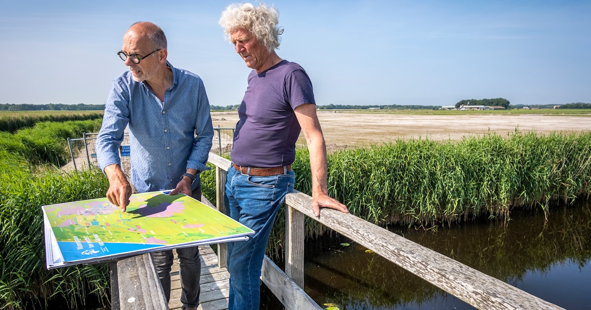 Na een megaregenbui laat deze boer vrijwillig een deel van zijn land afgraven