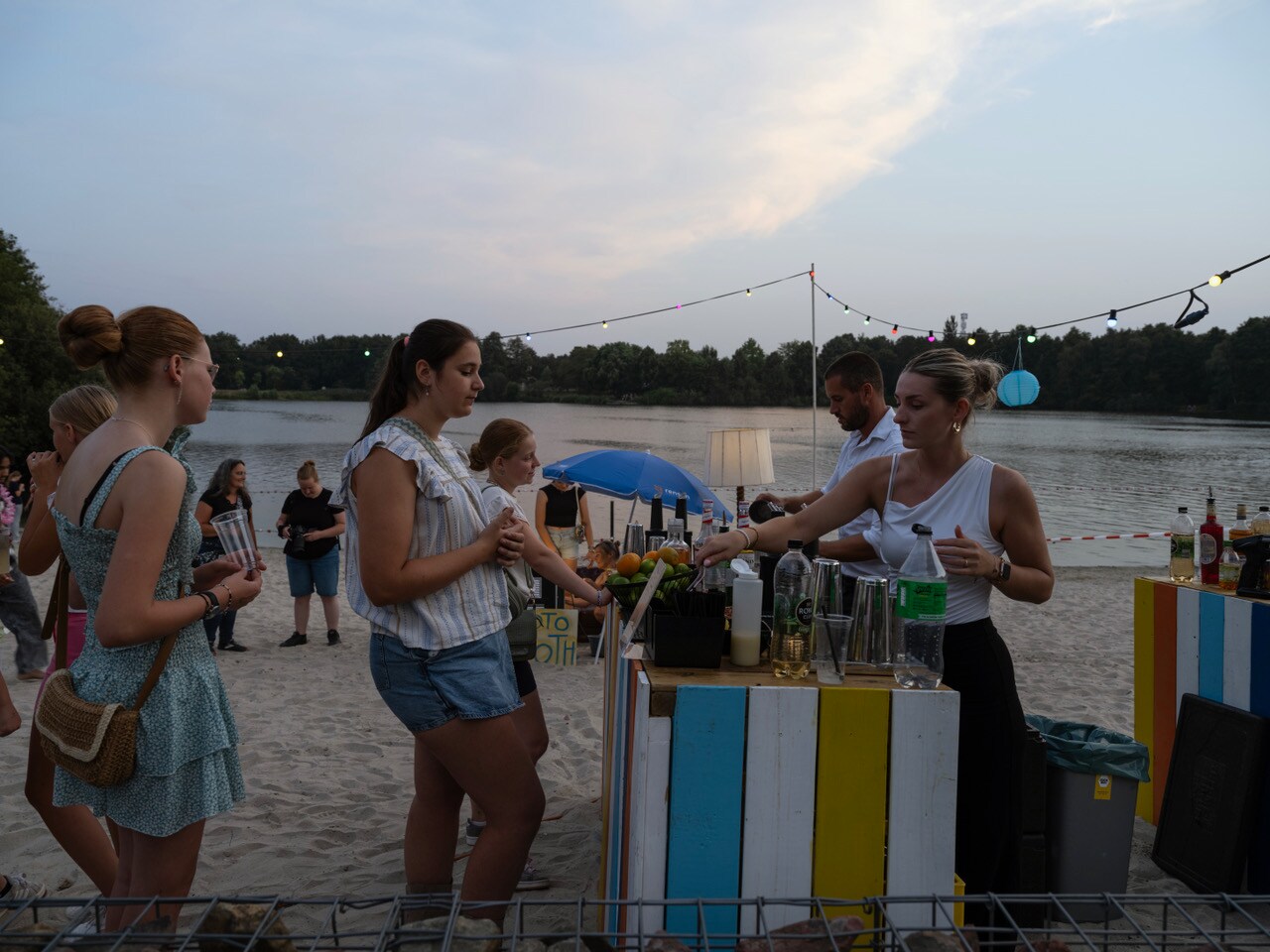 Op dit Limburgse strandfeest wordt gefeest zónder alcohol. ‘Bij ons is ...