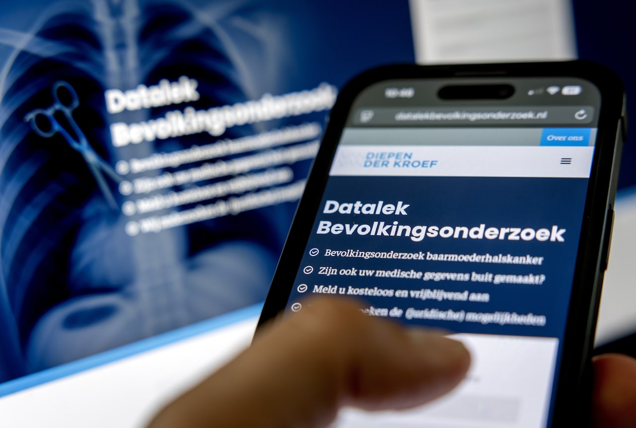 De website datalekbevolkingsonderzoek.nl op een telefoon.