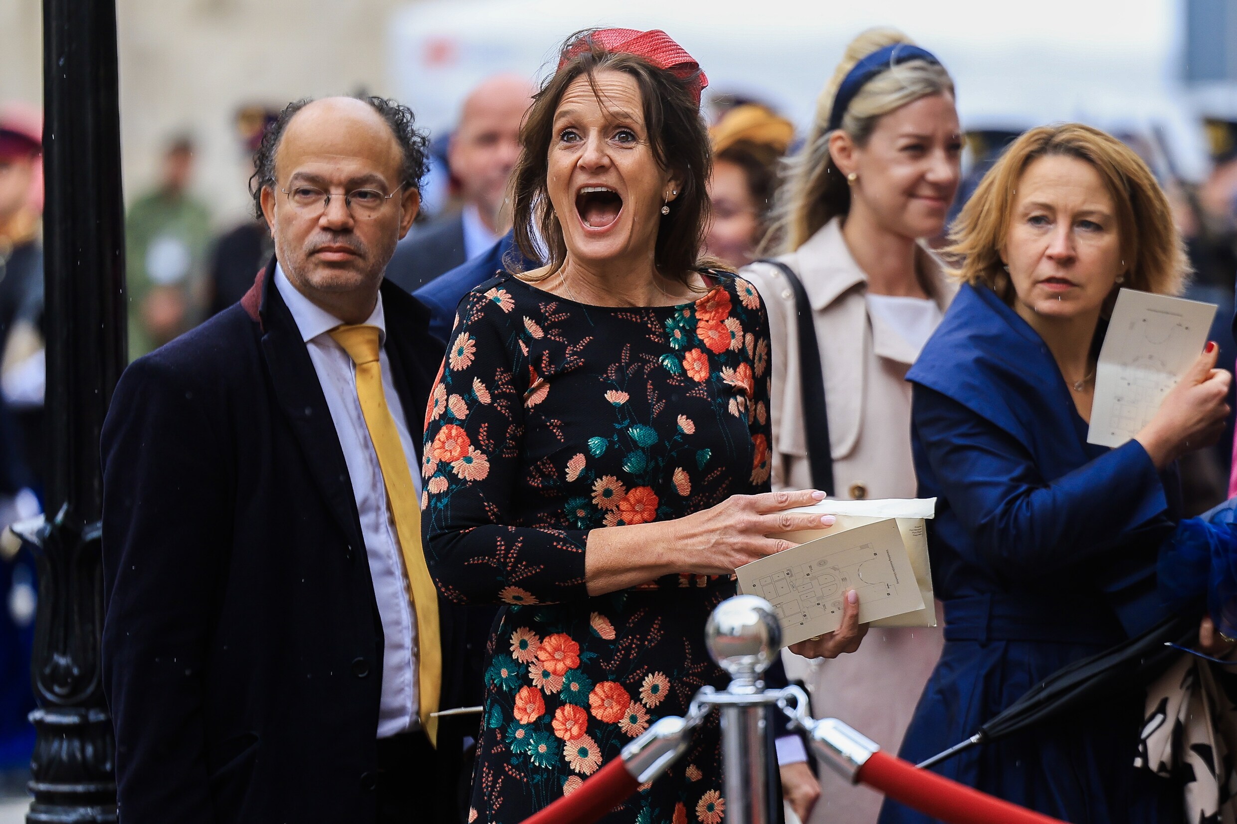 Nicolien van Vroonhoven arriveert bij de Koninklijke Schouwburg.
