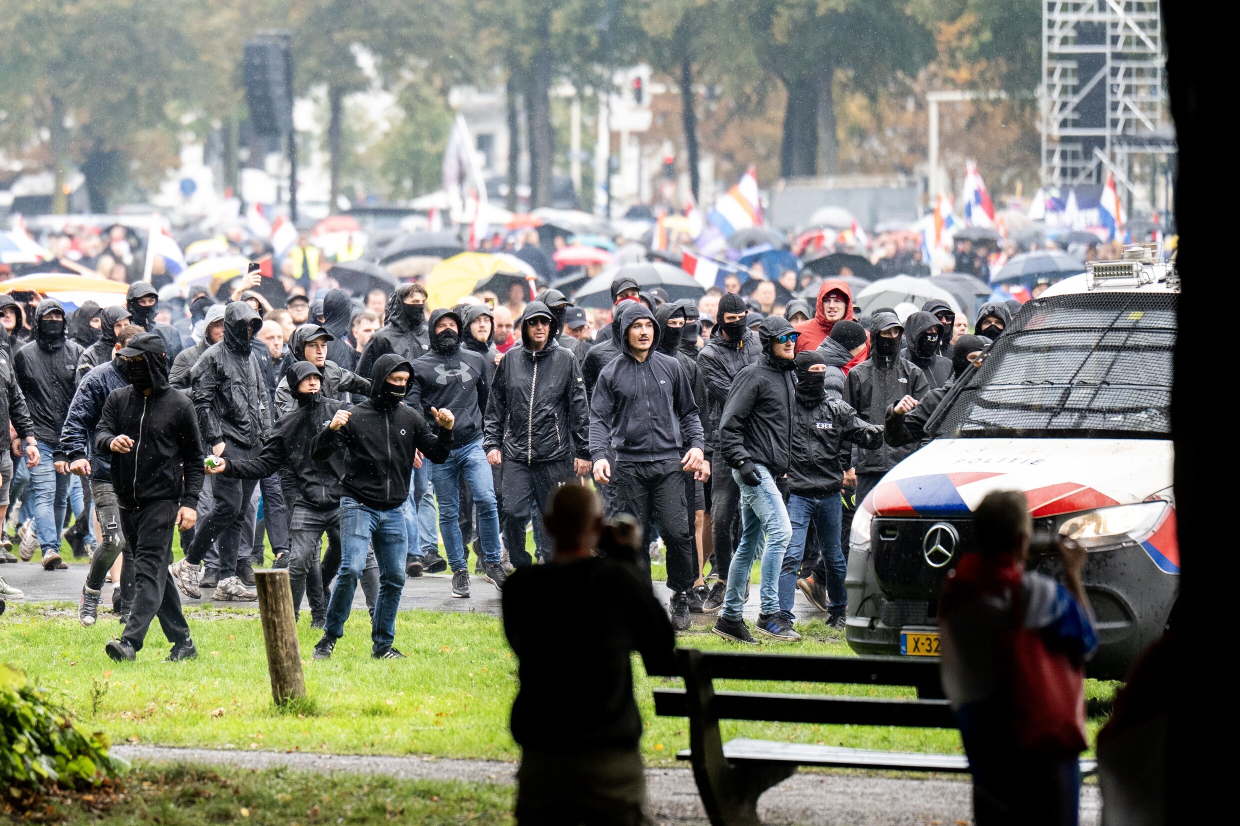 Eerste veroordeling voor rellen in Den Haag: taakstraf en ...