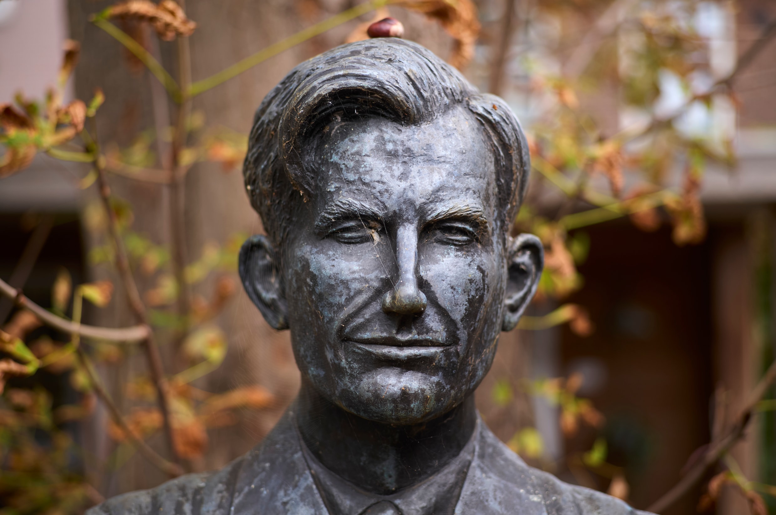 ‘Leeuwarden benauwde Slauerhoff’, maar de stad blijft de dichter aan de ...