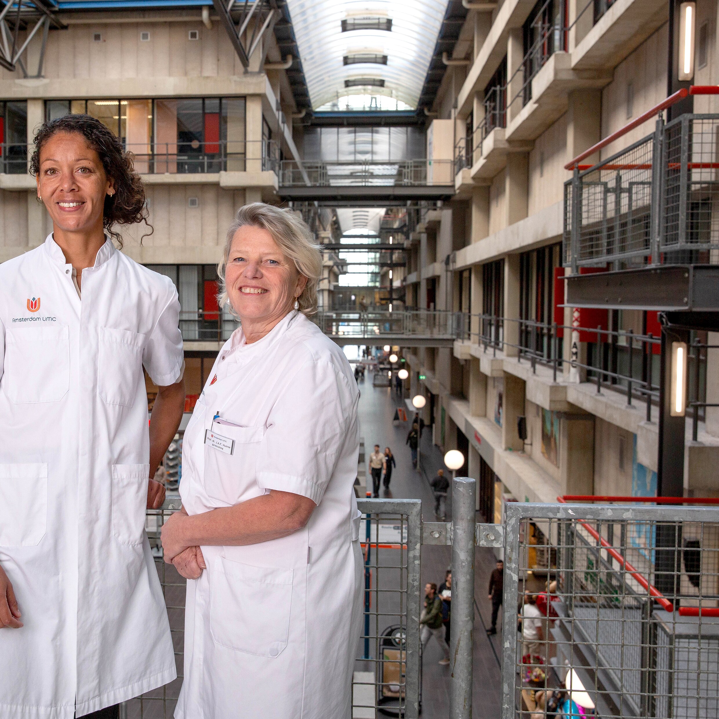 Gynaecologen Felicia Yarde (links) en Judith Huirne: ‘Een juiste diagnose duurt nu vaak nog zeven of acht jaar. Dat moet anders.’