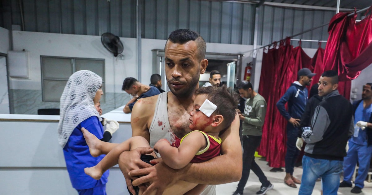 Israëlische bommen doden meer dan honderd Palestijnen. ‘Wat voor staakt-het-vuren is dit?’