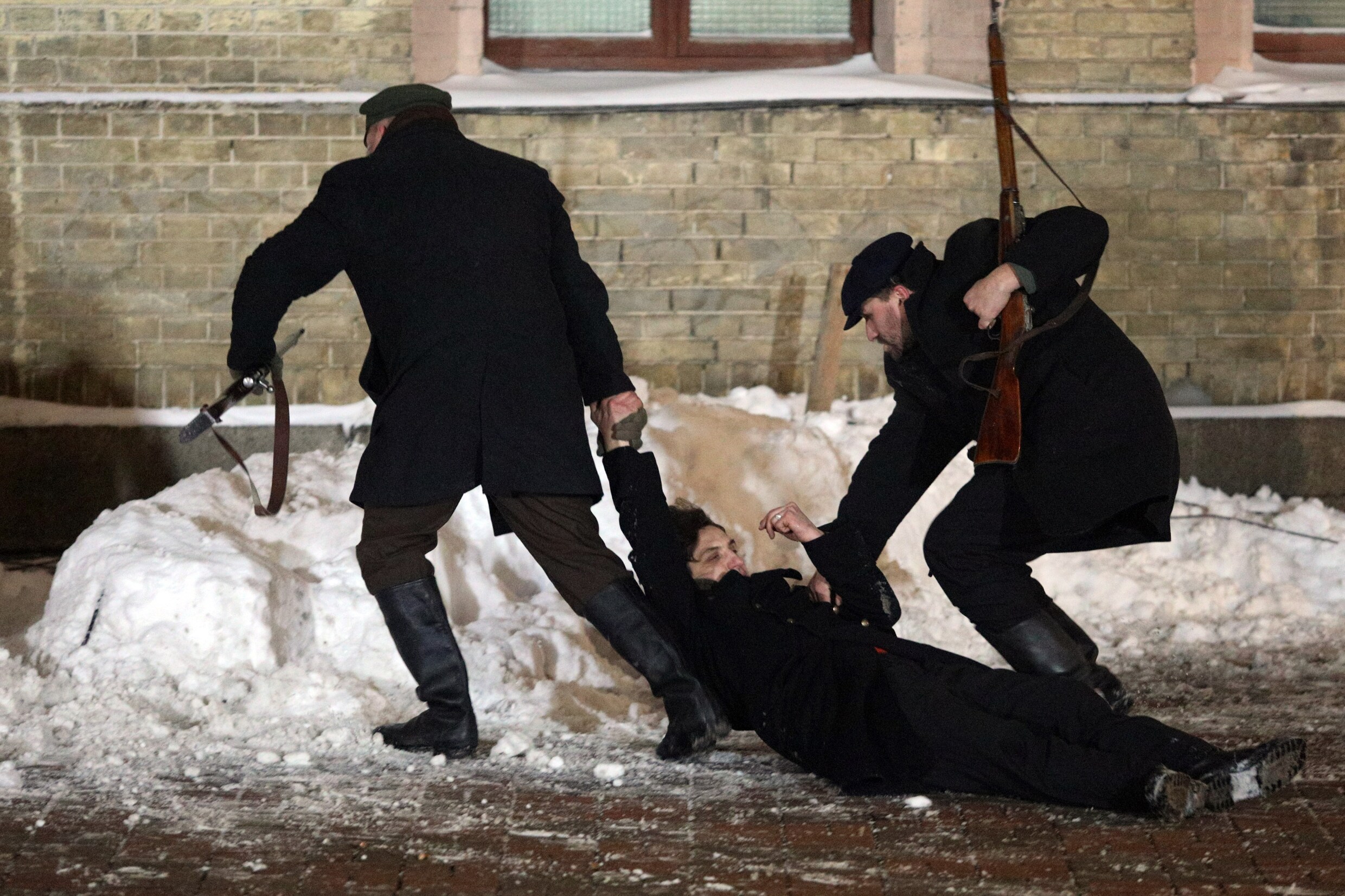 Geschiedenisliefhebbers spelen de bolsjewistische opstand na die op 29 januari 1918 begon in de Arsenal-fabriek in Kyiv, om de macht van de Oekraïense overheid omver te werpen.