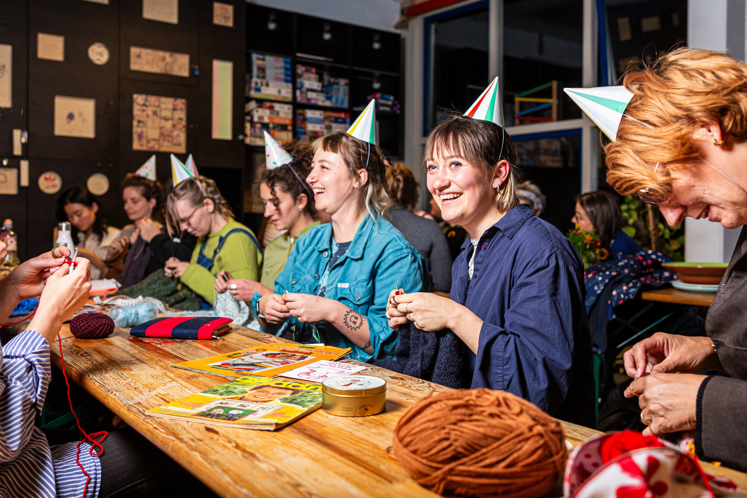 Breien en haken bij Niet Lullen Maar Breien in Rotterdam.