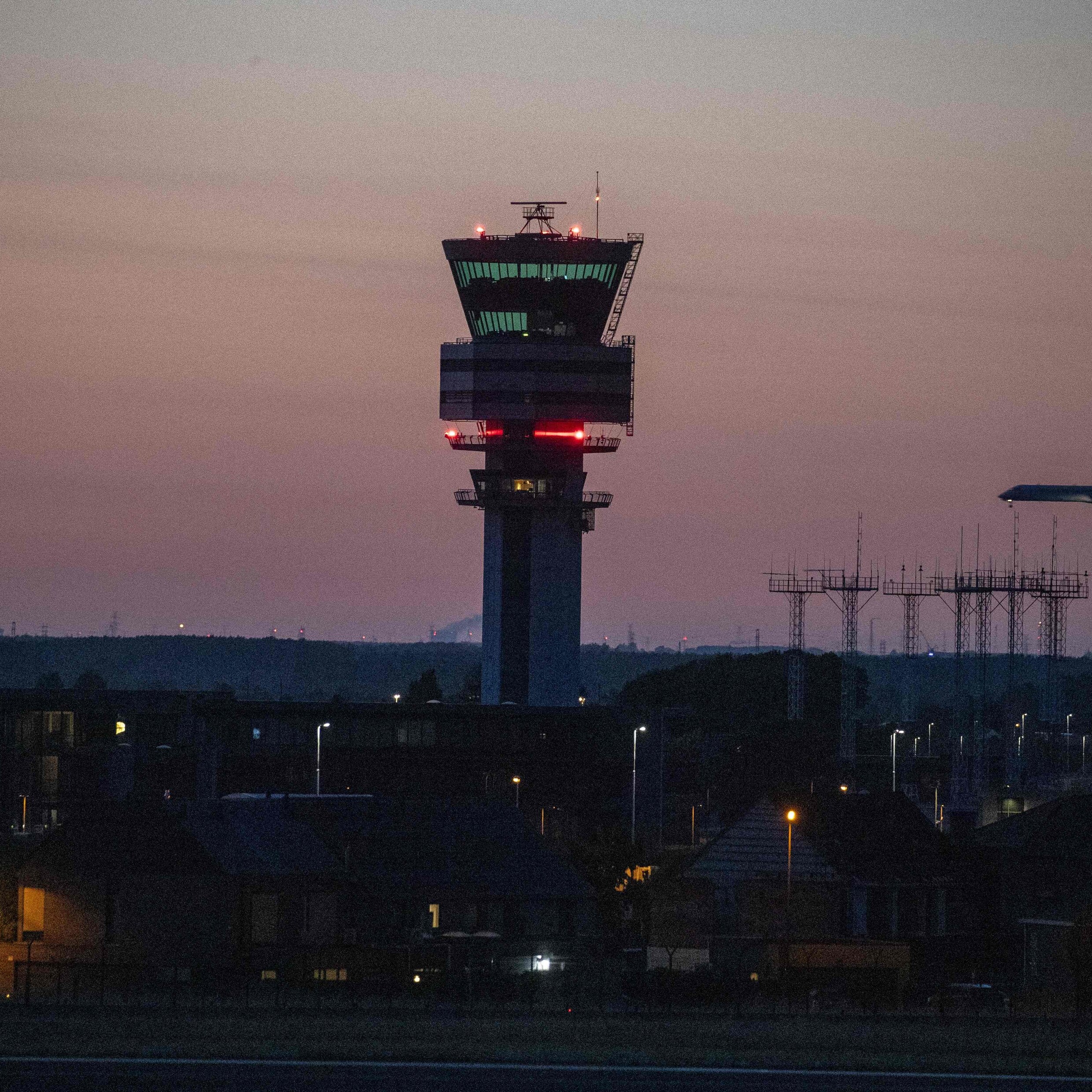 Dinsdagavond moest het vliegverkeer op Brussels Airport twee keer worden stilgelegd omdat drones waren gesignaleerd.