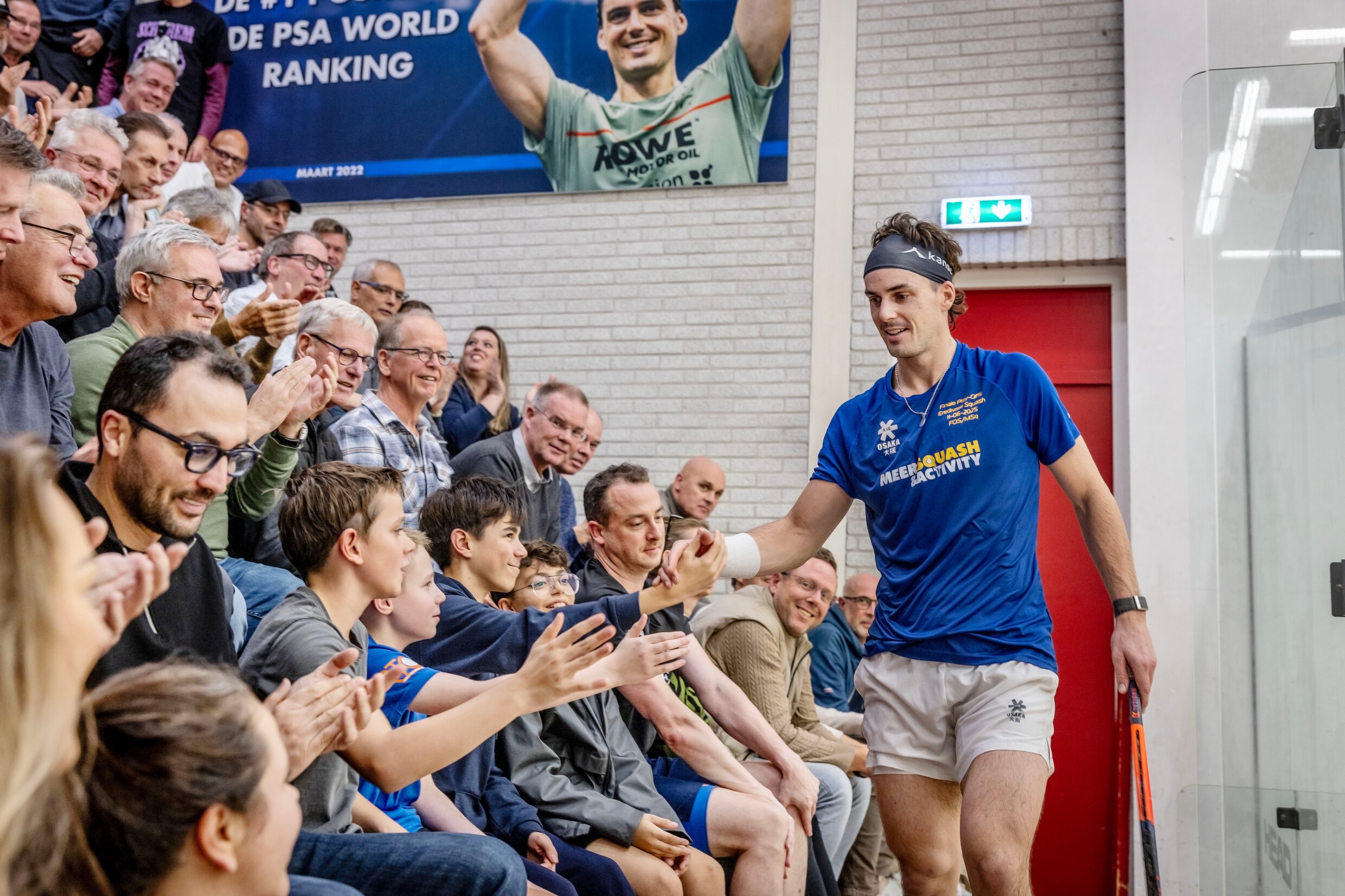 Paul Coll, nummer 2 van de wereld, speelt een thuiswedstrijd met Meersquash in Hoofddorp tegen Coulisse Twente met hun topspeler Joel Makin.