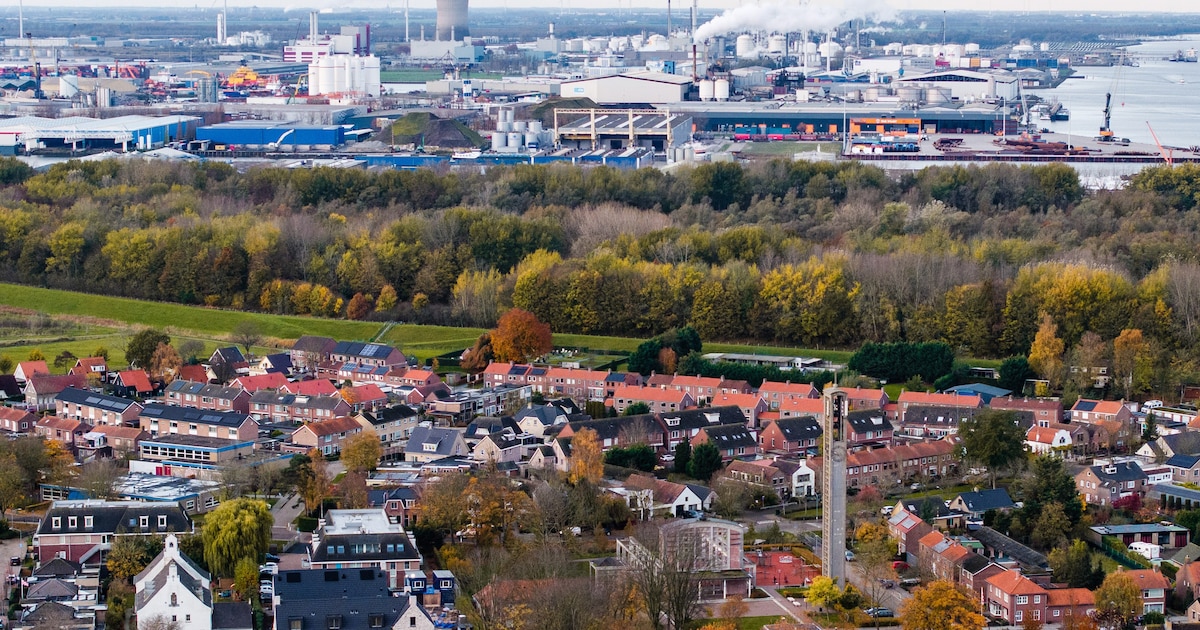 In het landsbelang snoept de industrie steeds meer af van Moerdijk. Tot er geen dorp meer is