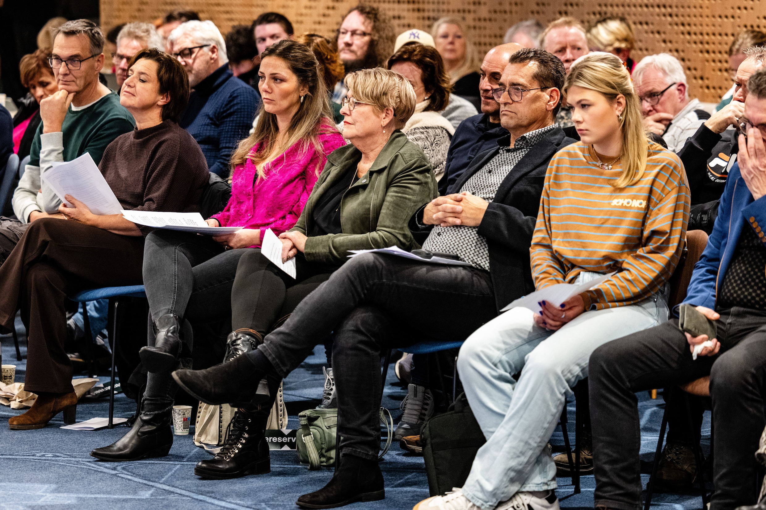 Deze Moerdijkers willen naar de rechter. ‘De gemeente geeft het dorp te ...