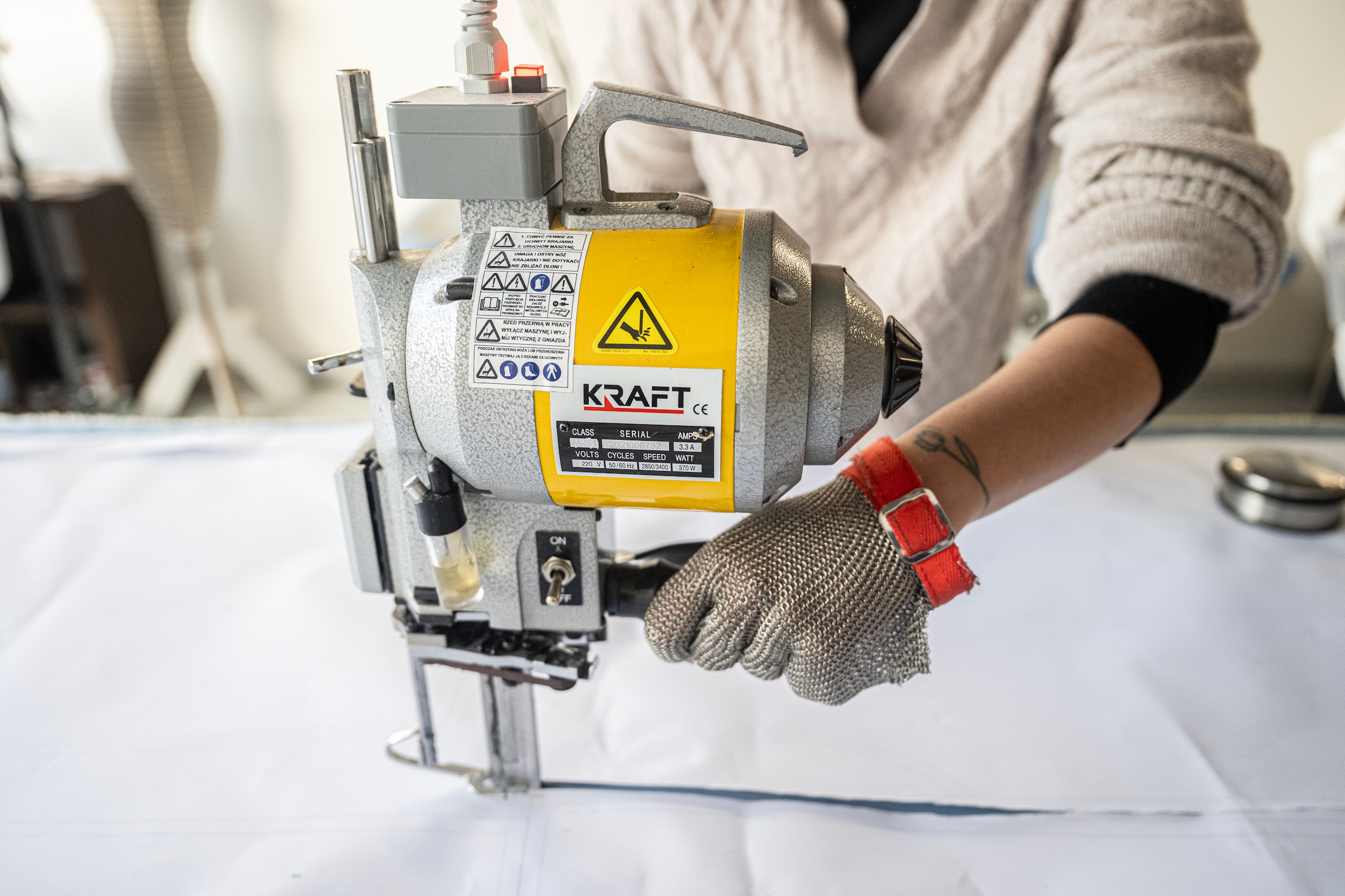 Statushouders uit Syrië en Eritrea werken in Ede aan duurzame kleding ...