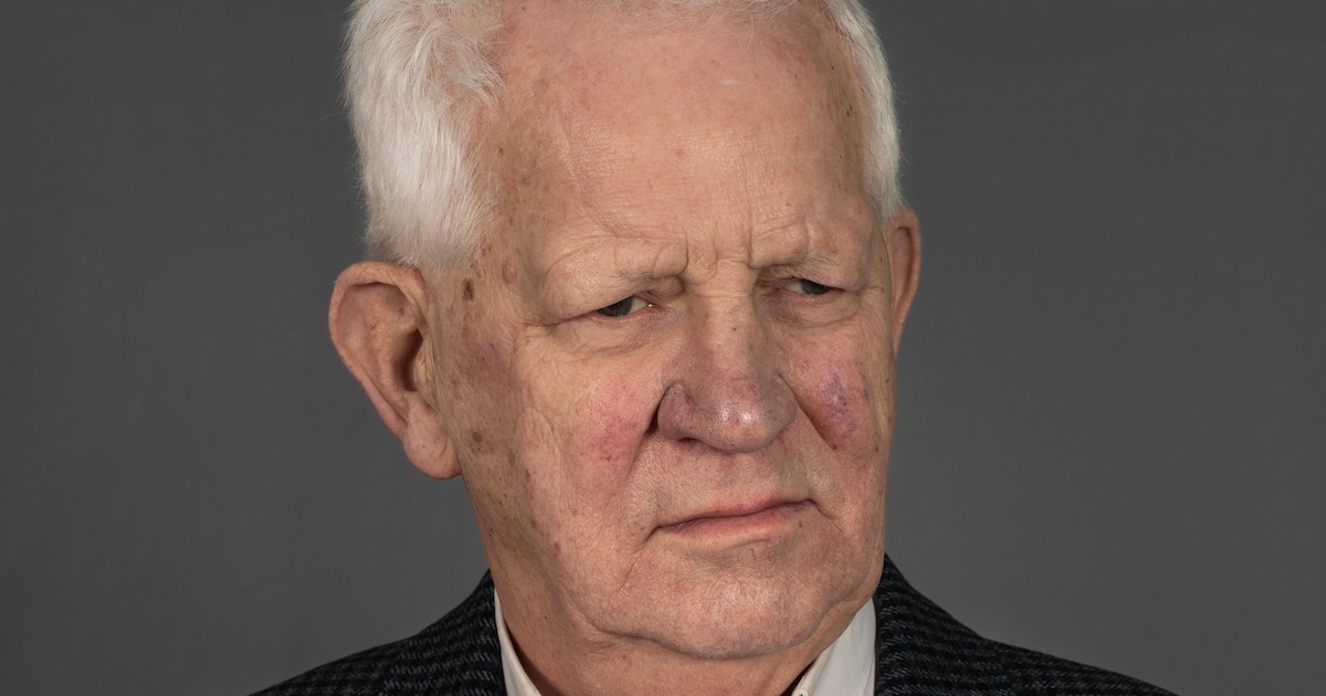 Hans Dirksen is doof en blind: ‘Ik ben best eenzaam, maar ik leef gewoon door, zo blijf ik gelukkig’