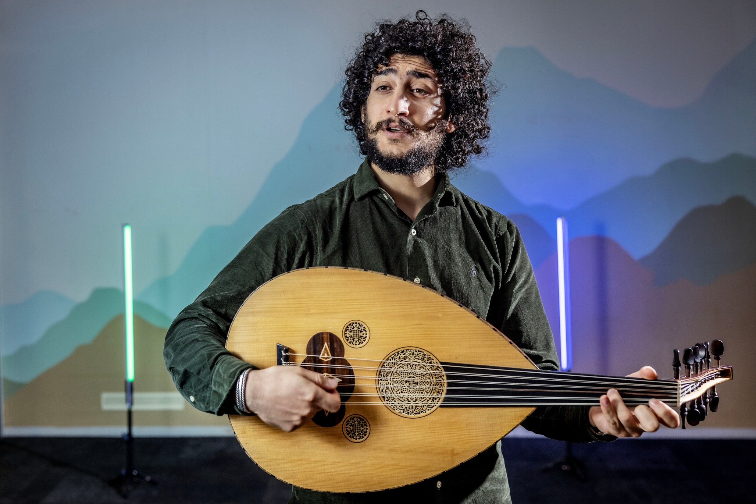 De Syrische muzikant Nawras Altaky vond in Nederland een thuis: ‘Zodra ...