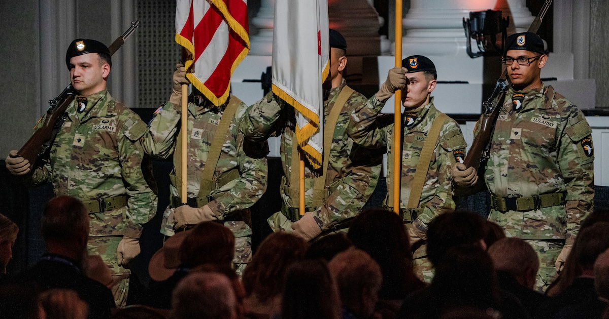 Trump uitverkoren door Jezus? Militairen in de VS klagen over ‘christelijk extremisme’ bij bevelhebb