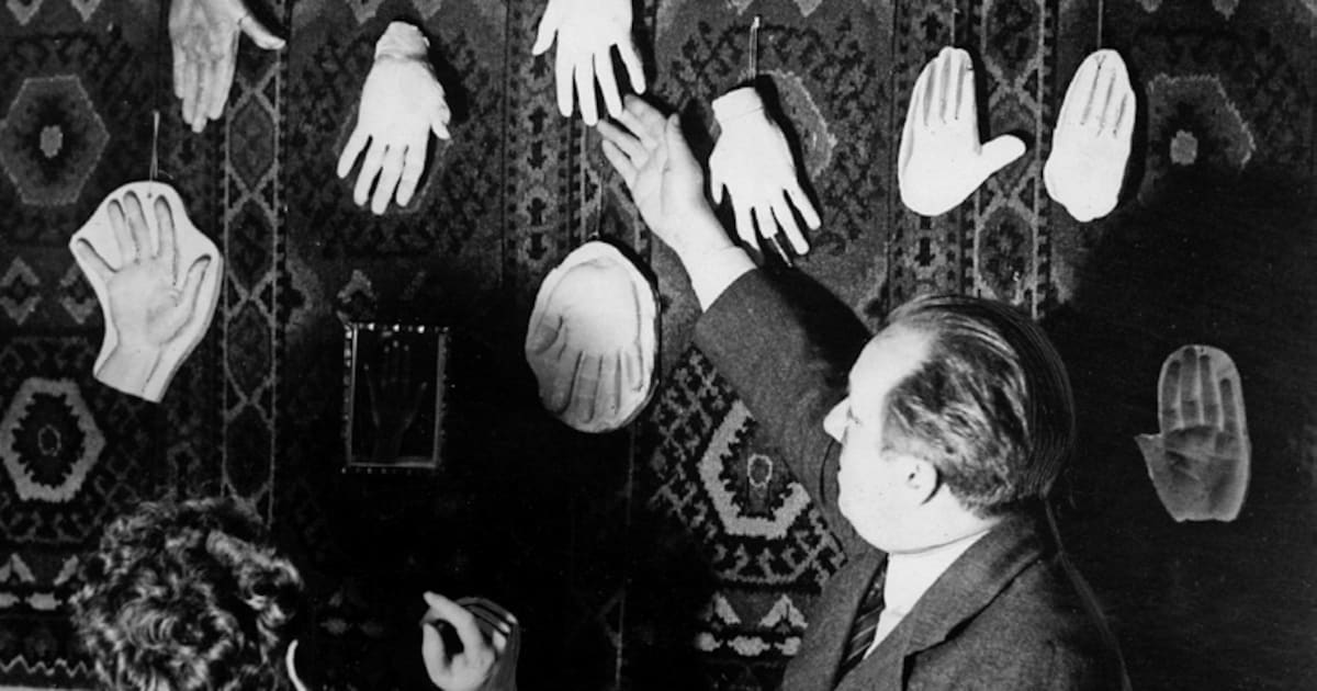 Handlezer in oorlogstijd Julius Spier, de dubieuze minnaar van Etty Hillesum